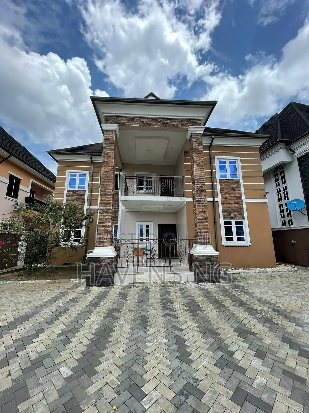 4bdrm Duplex in Shell Location for sale