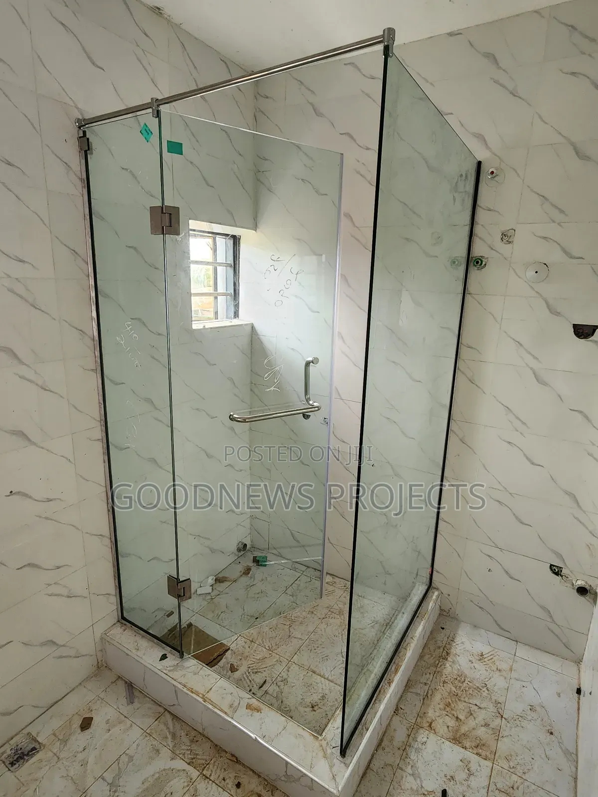 Plain Hinged Glass Cubicle