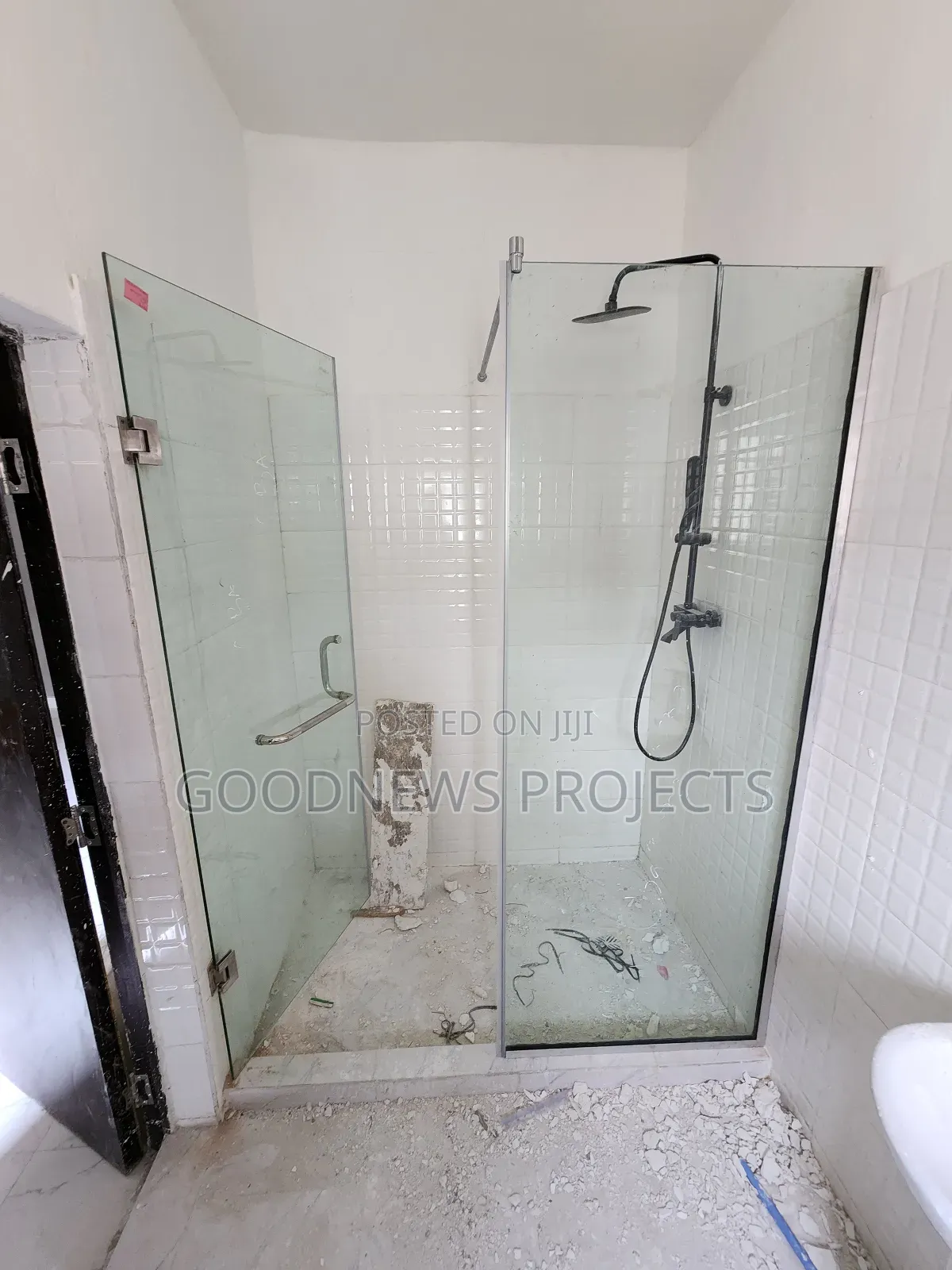 Strong Hinged Glass Shower Glass