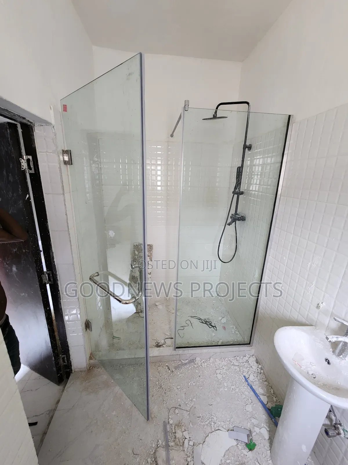Strong Hinged Glass Shower Glass