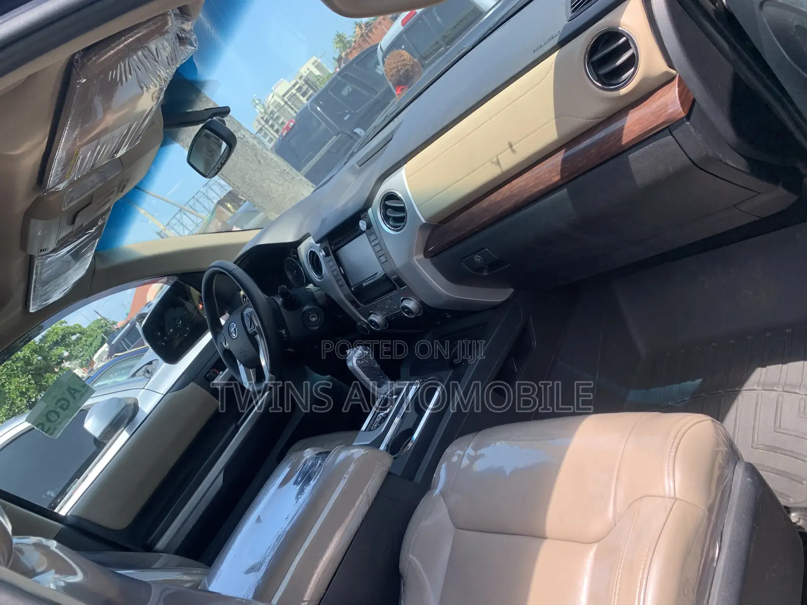 Toyota Tundra Limited 5.7L V8 4x4 Double Cab 6.6 ft. box 145.7 in. WB