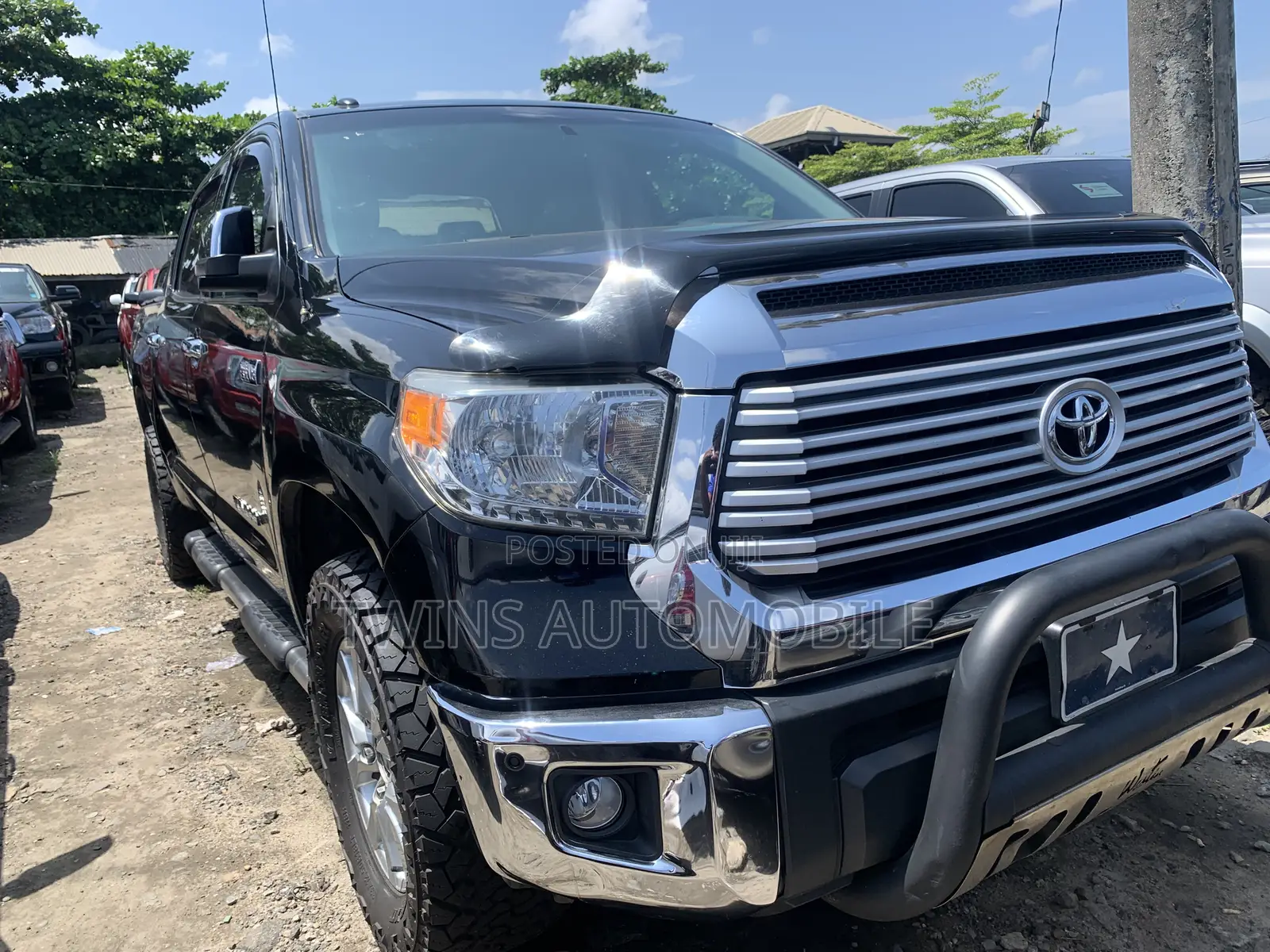 Toyota Tundra Limited 5.7L V8 4x4 Double Cab 6.6 ft. box 145.7 in. WB