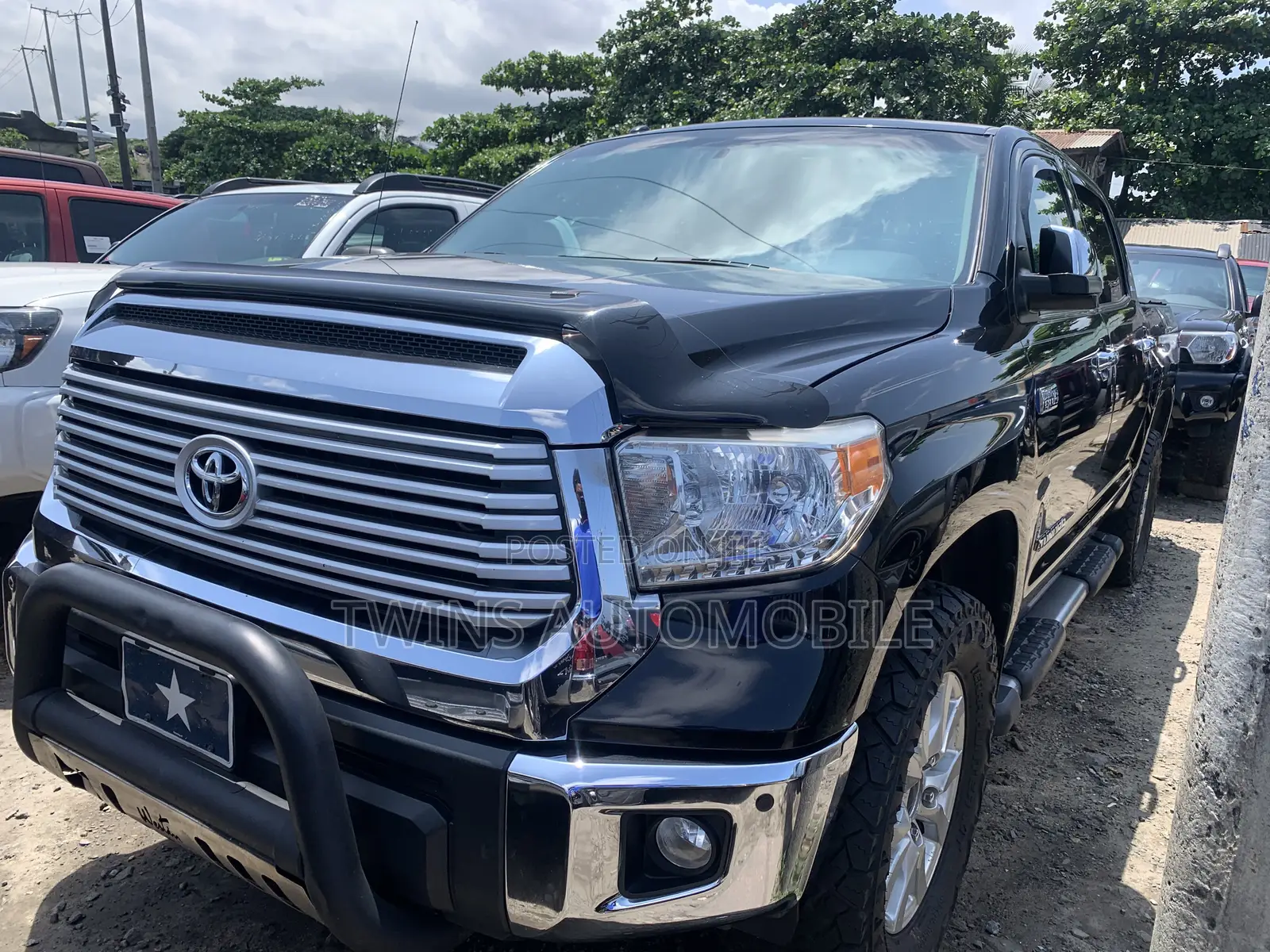 Toyota Tundra Limited 5.7L V8 4x4 Double Cab 6.6 ft. box 145.7 in. WB