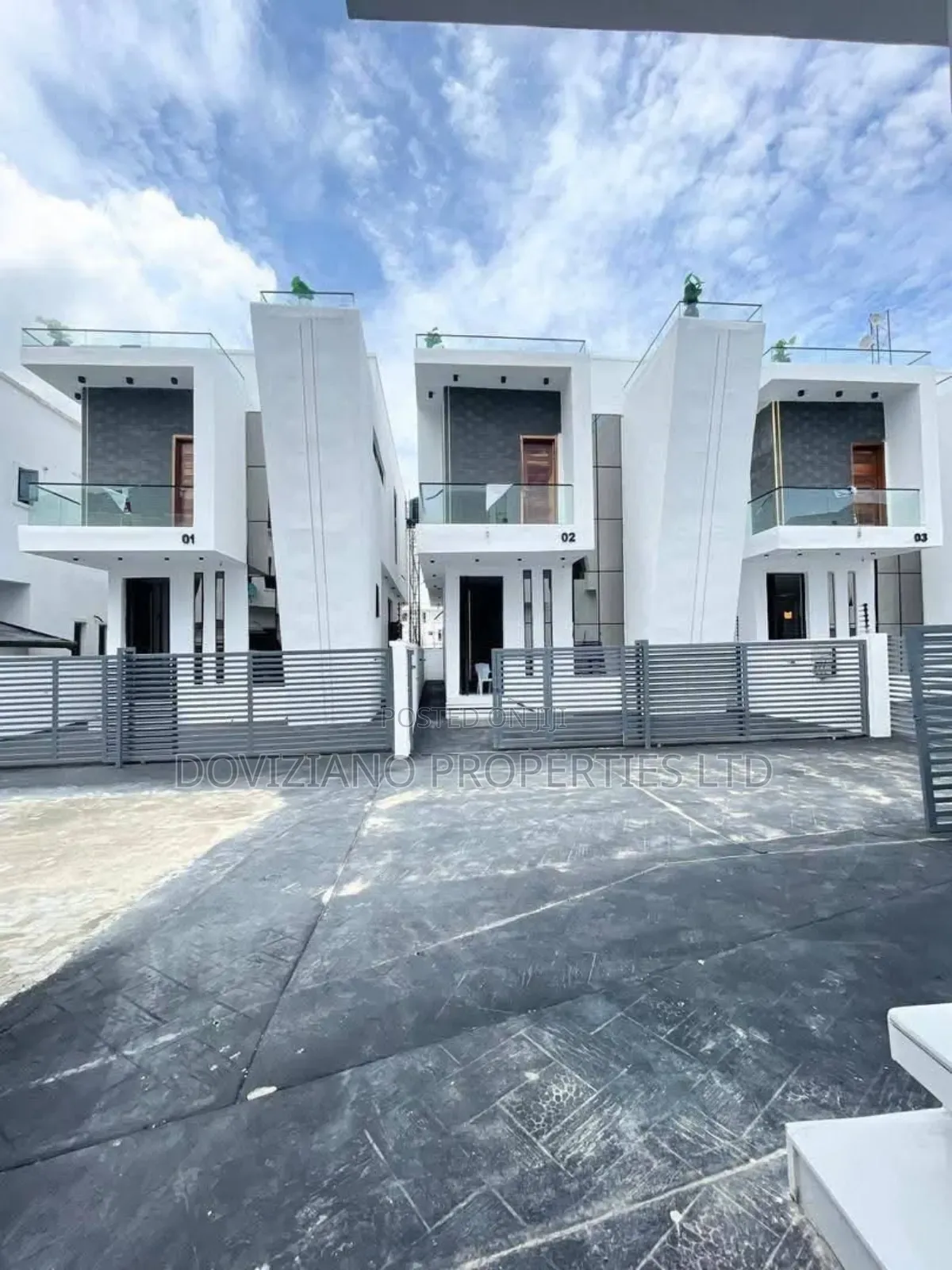 4bdrm Duplex in Ikota for sale