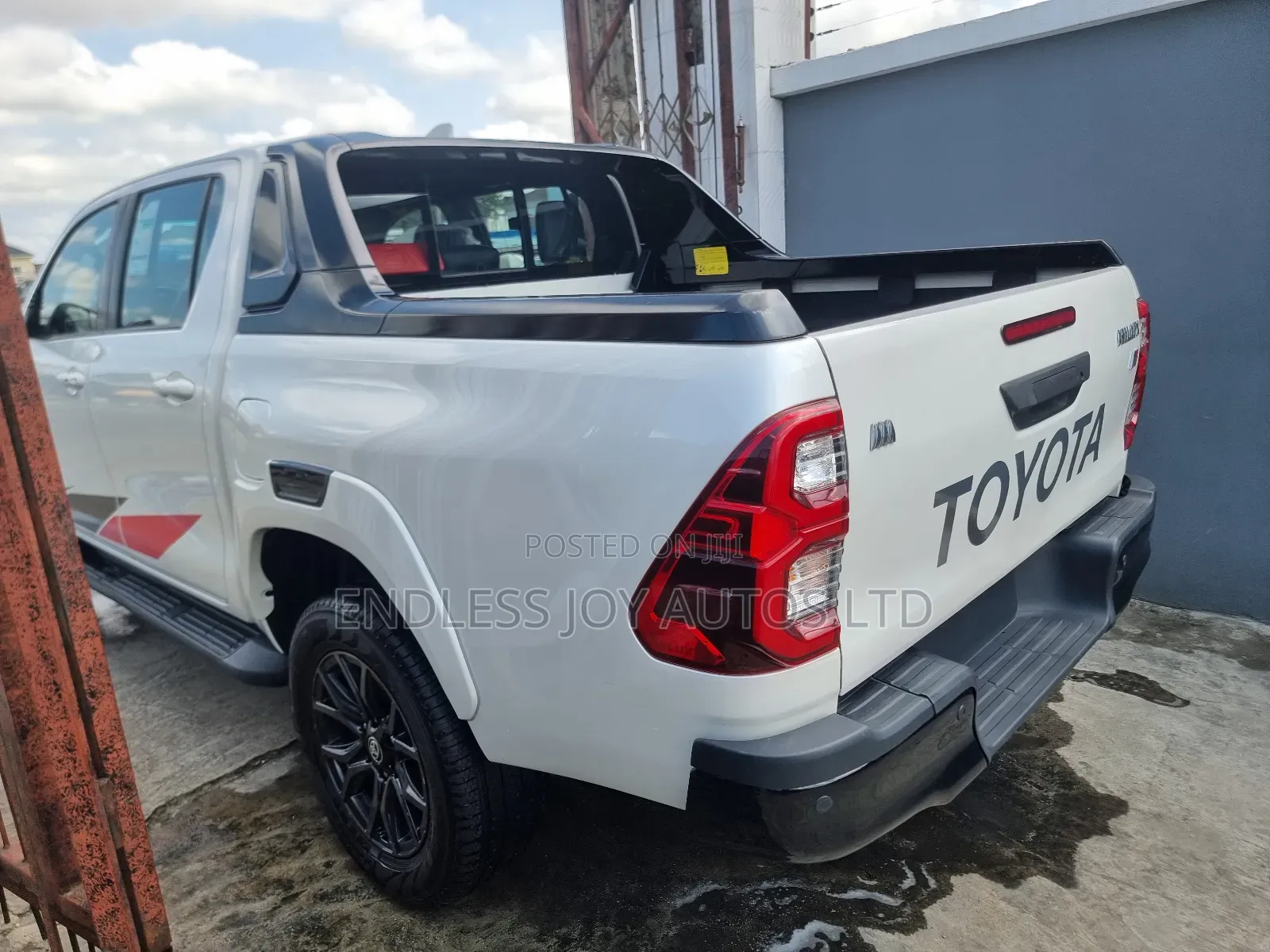 New Toyota Hilux 2022 White