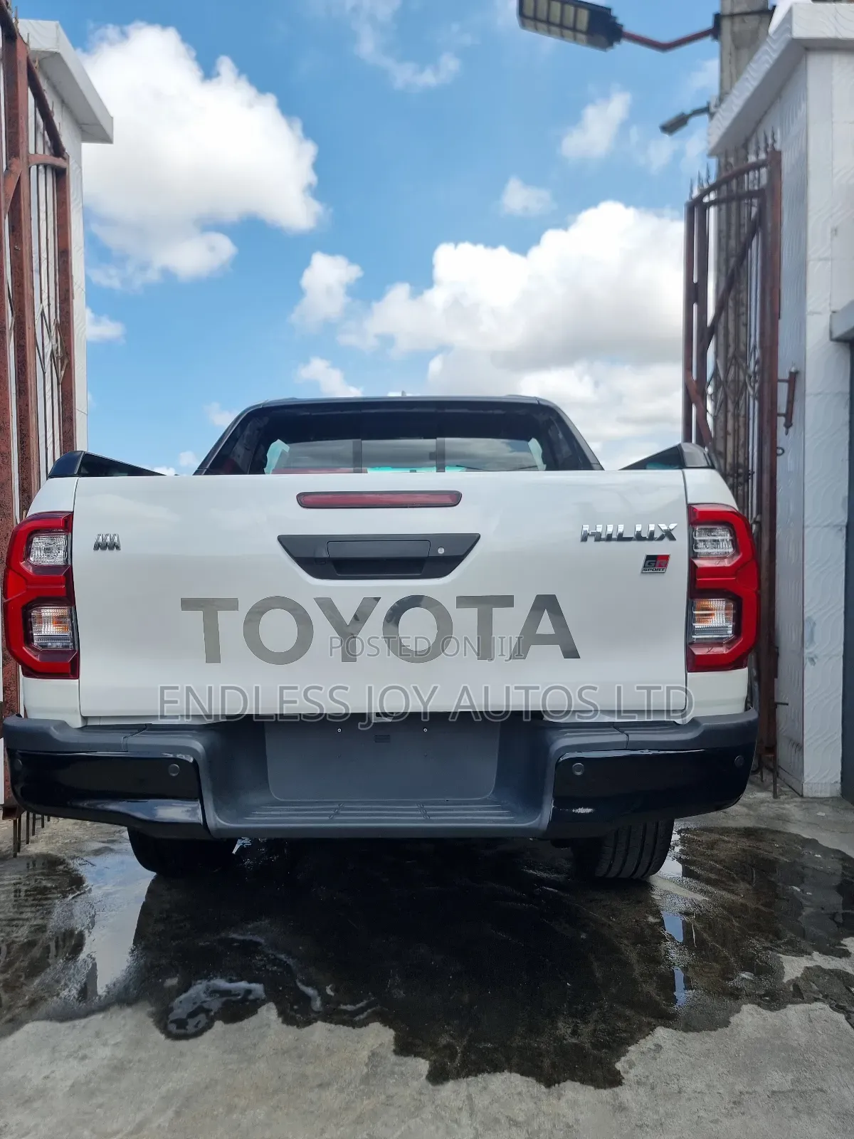 New Toyota Hilux 2022 White