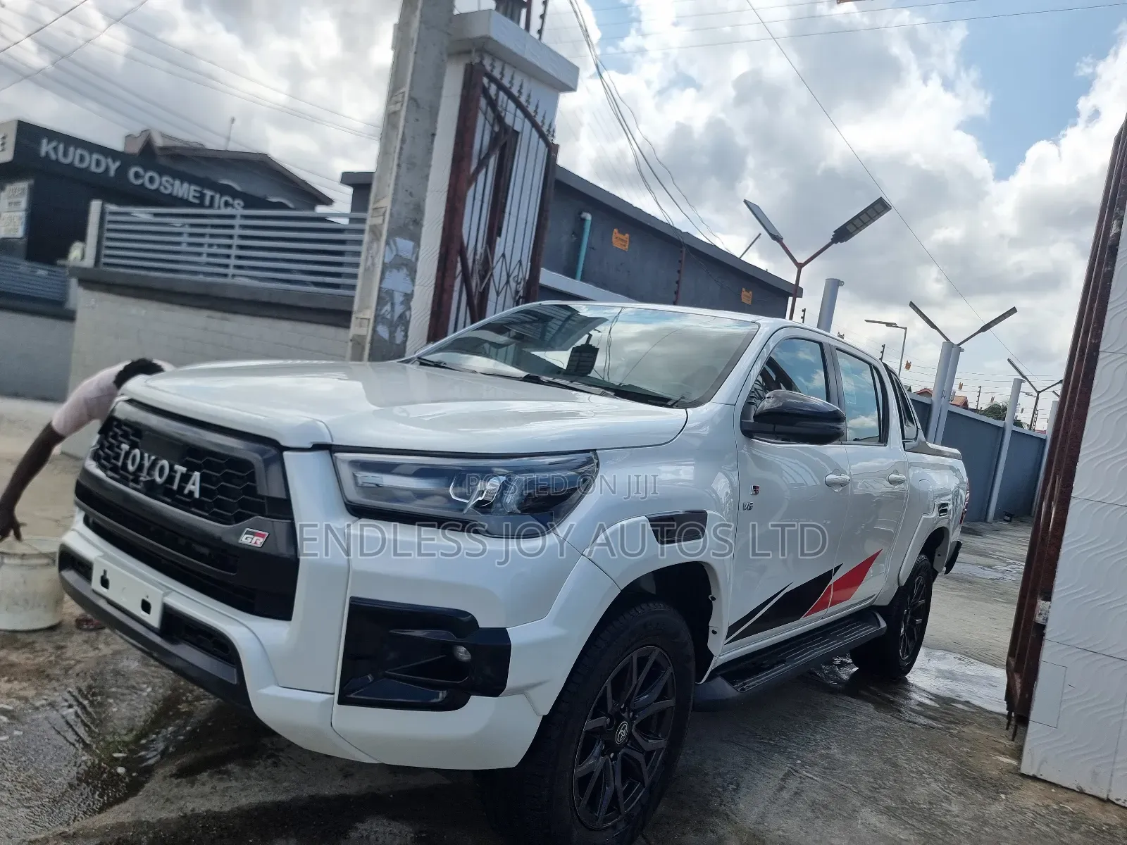 New Toyota Hilux 2022 White