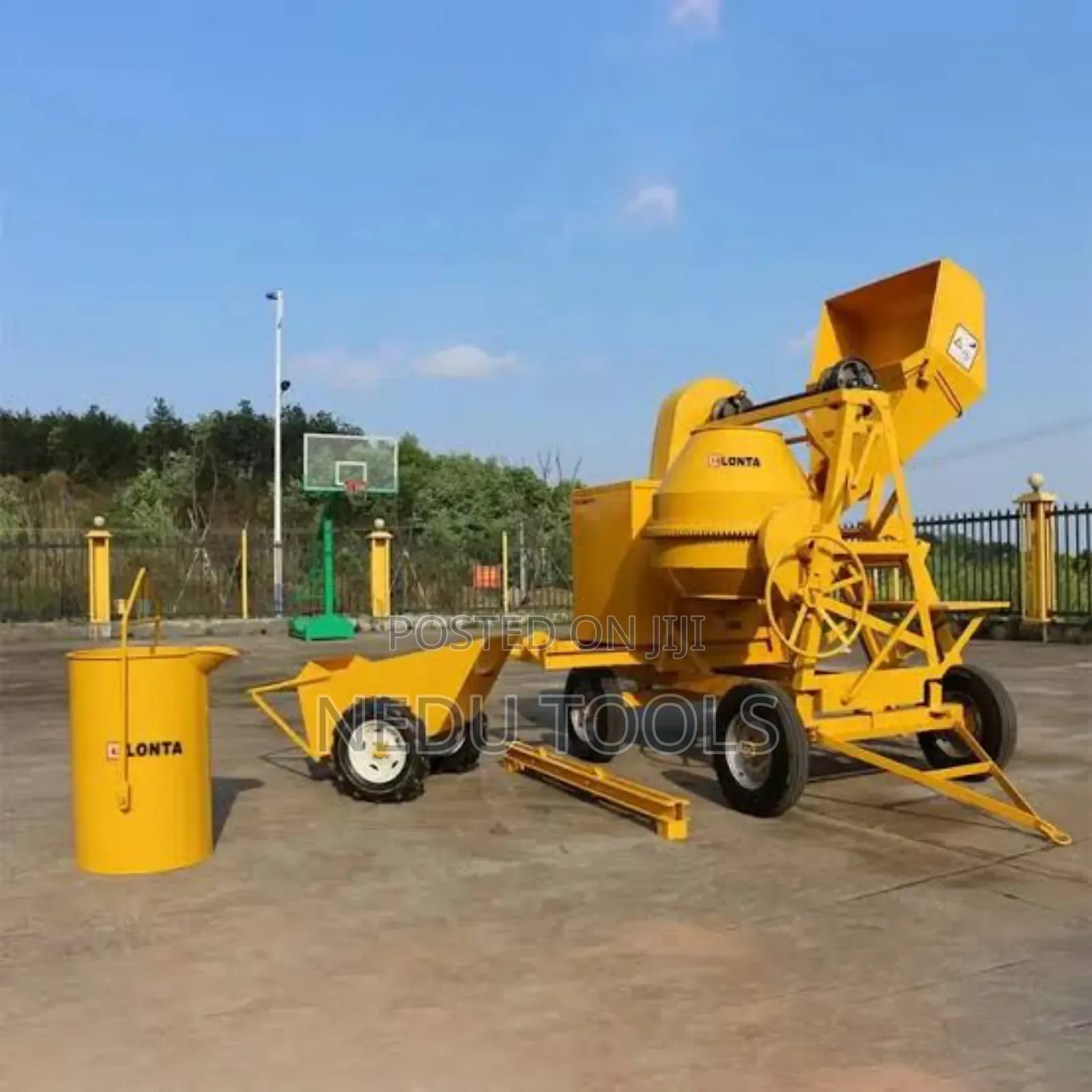 Self Load Mixer With Hoist