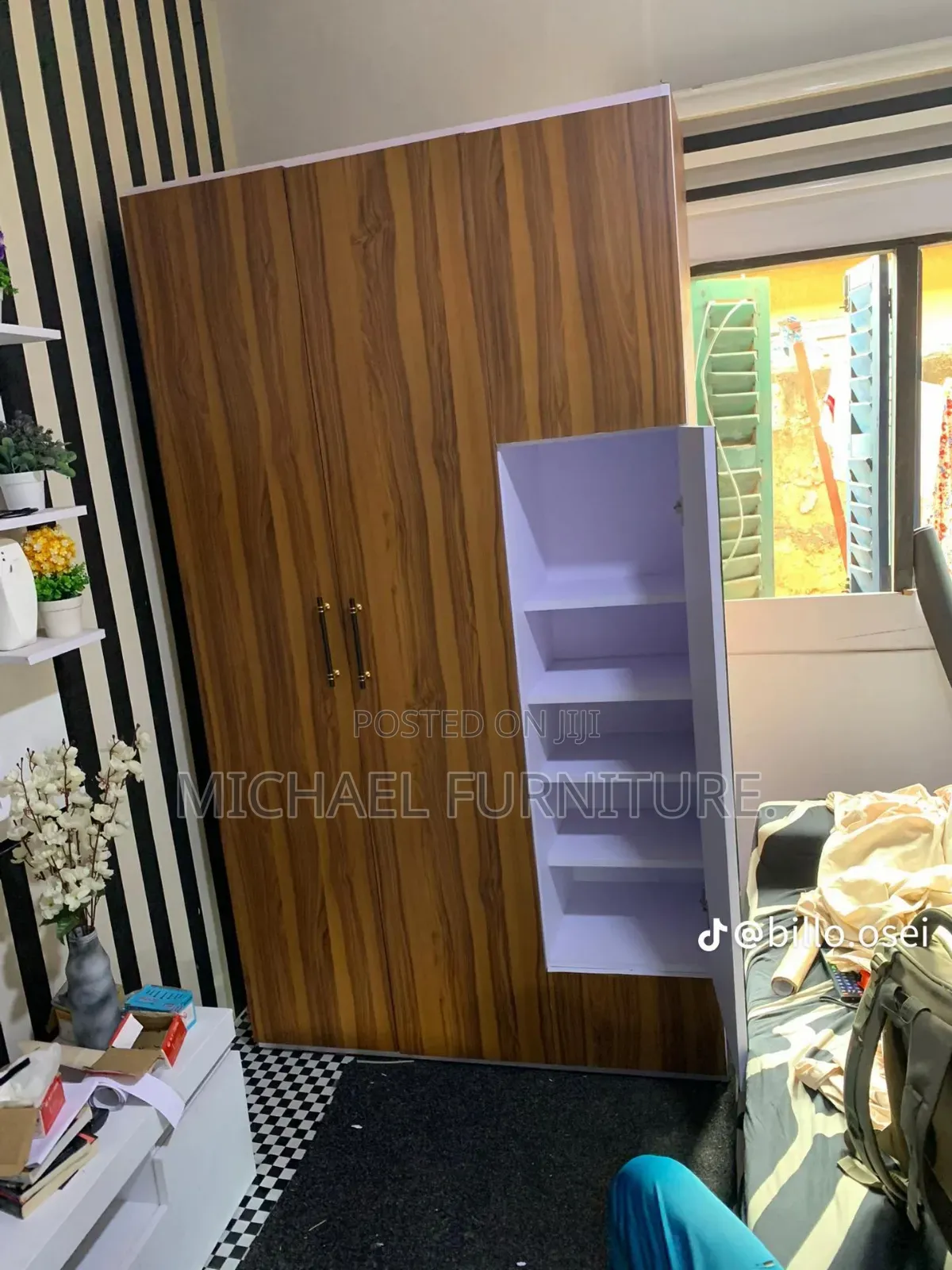 Unmatched Craft ,4 by 6 Wardrobe