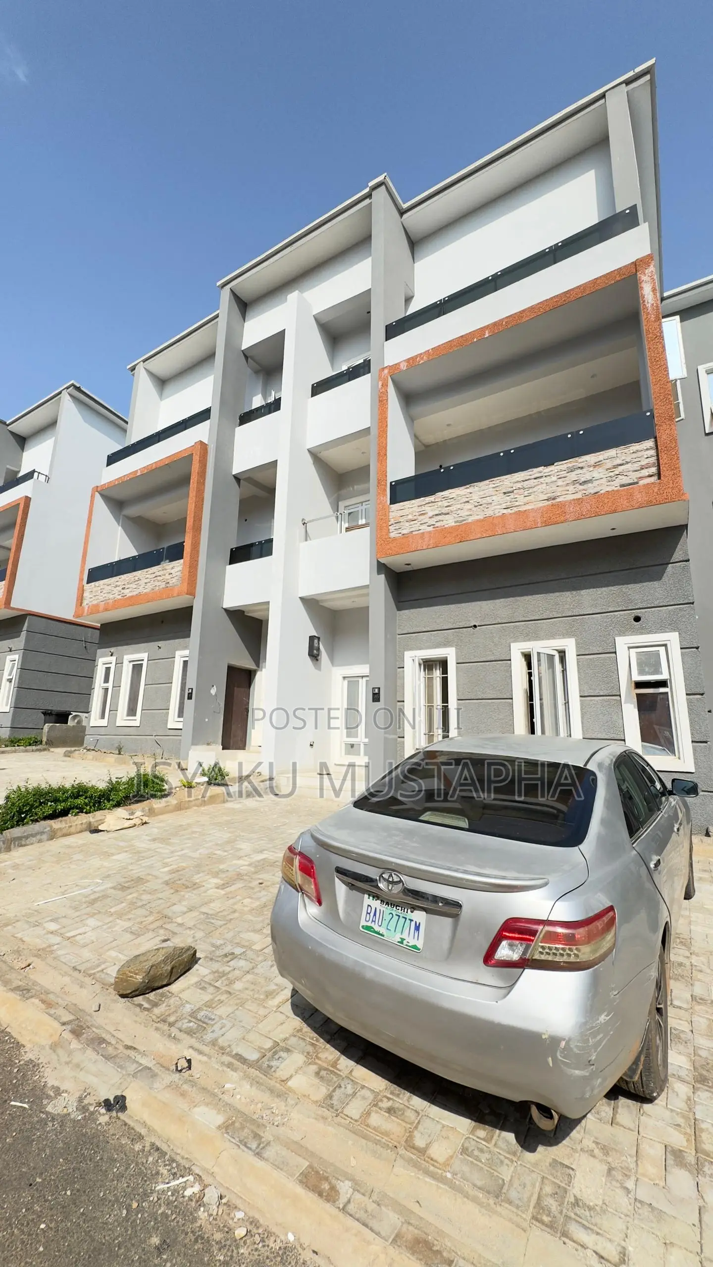 5bdrm Duplex in Kaura for sale