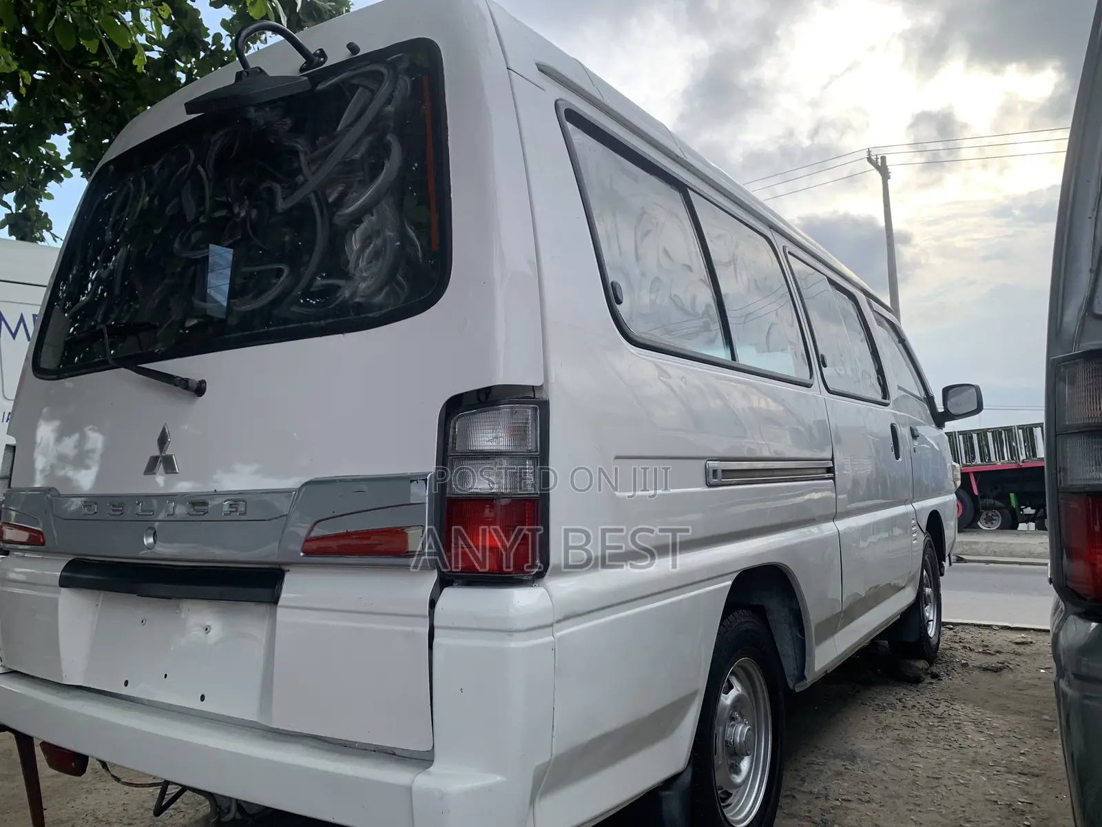 Mitsubishi Delica 2005 White
