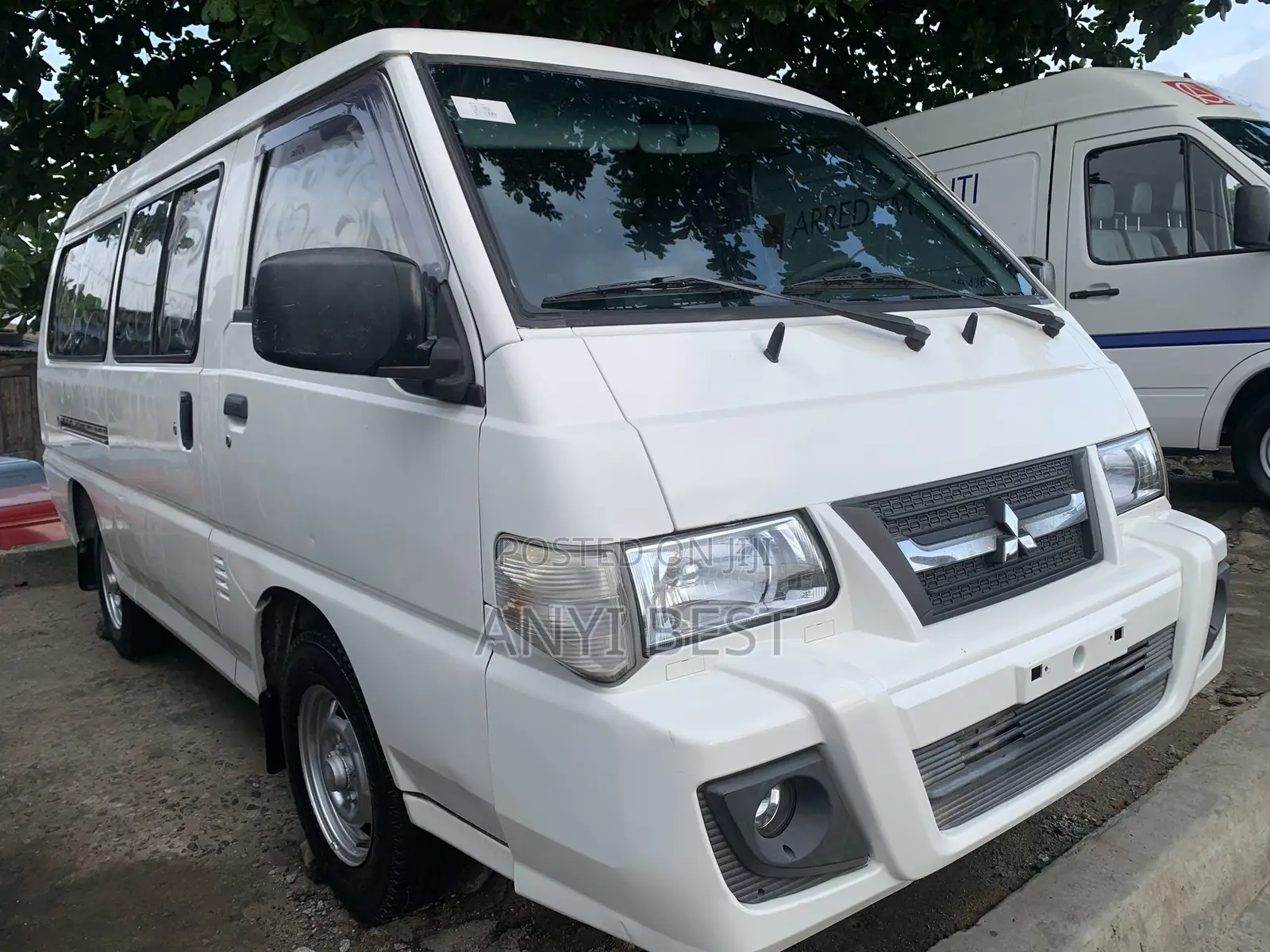 Mitsubishi Delica 2005 White