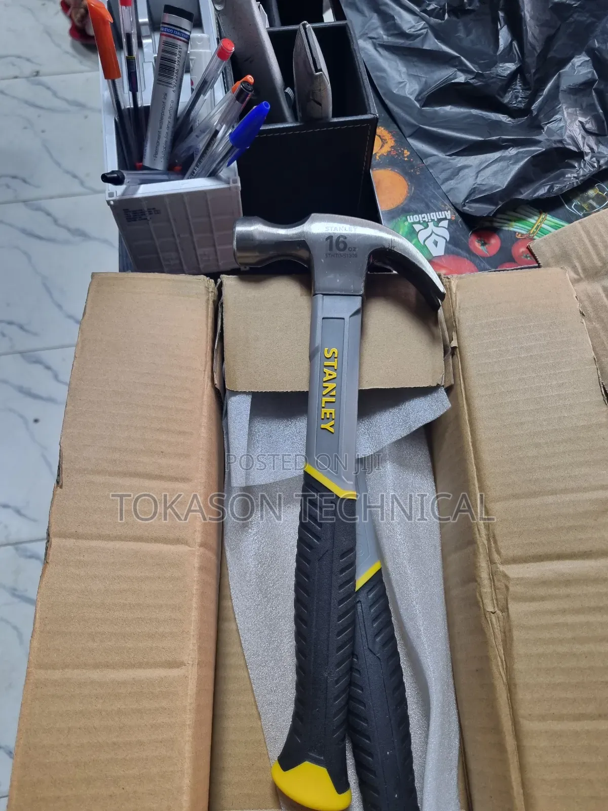 Fiberglass Curved Claw Hammer.