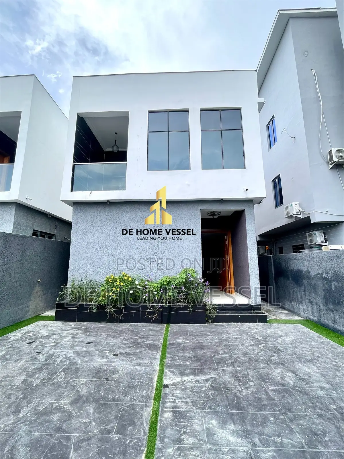 5bdrm Duplex in Ologolo for sale