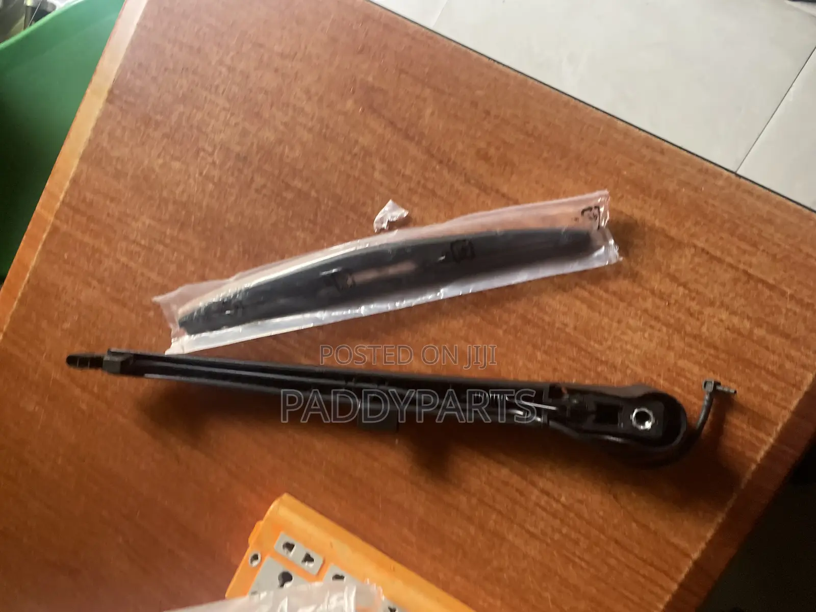 Cadillac Escalade Rear Wiper Arm& Blade 2007-2014