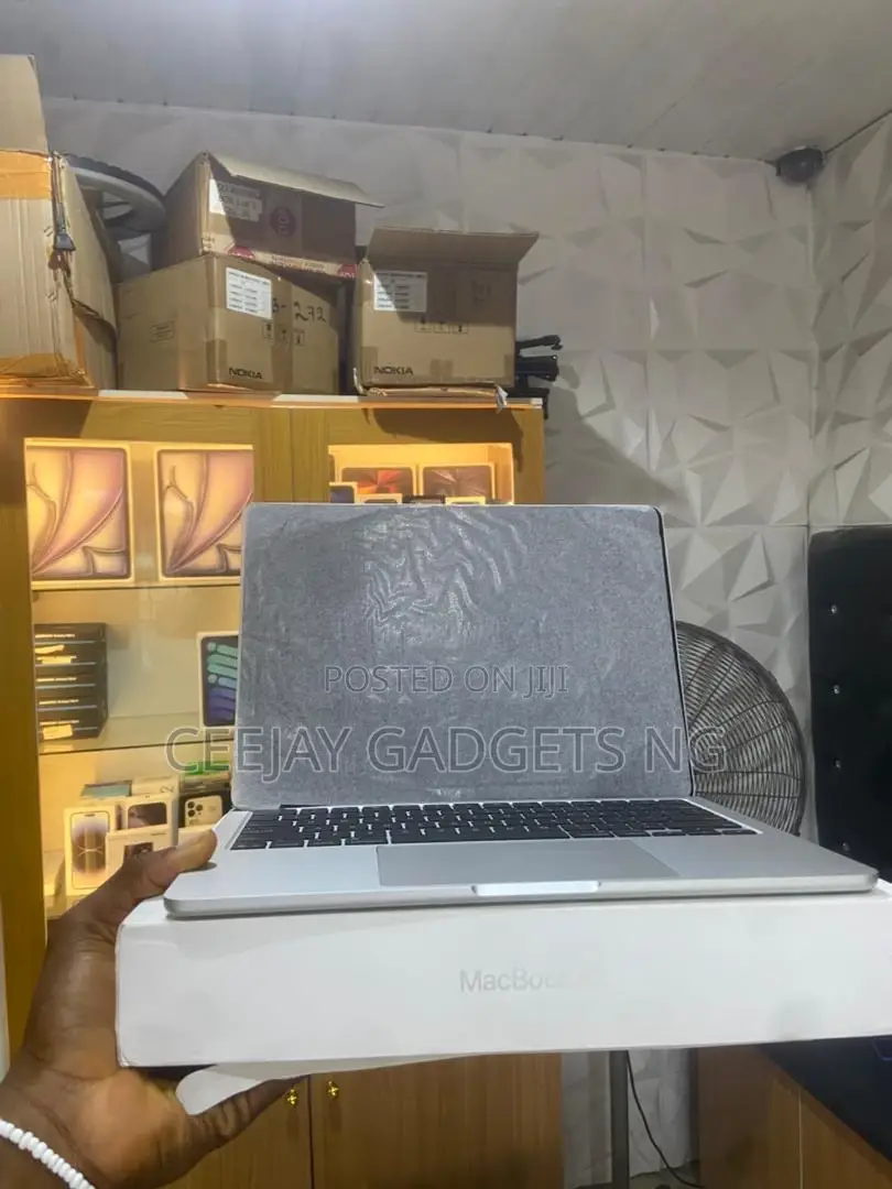 Laptop Apple MacBook Air 2025 M4 13-Inch 16GB Apple M4 SSD 256GB