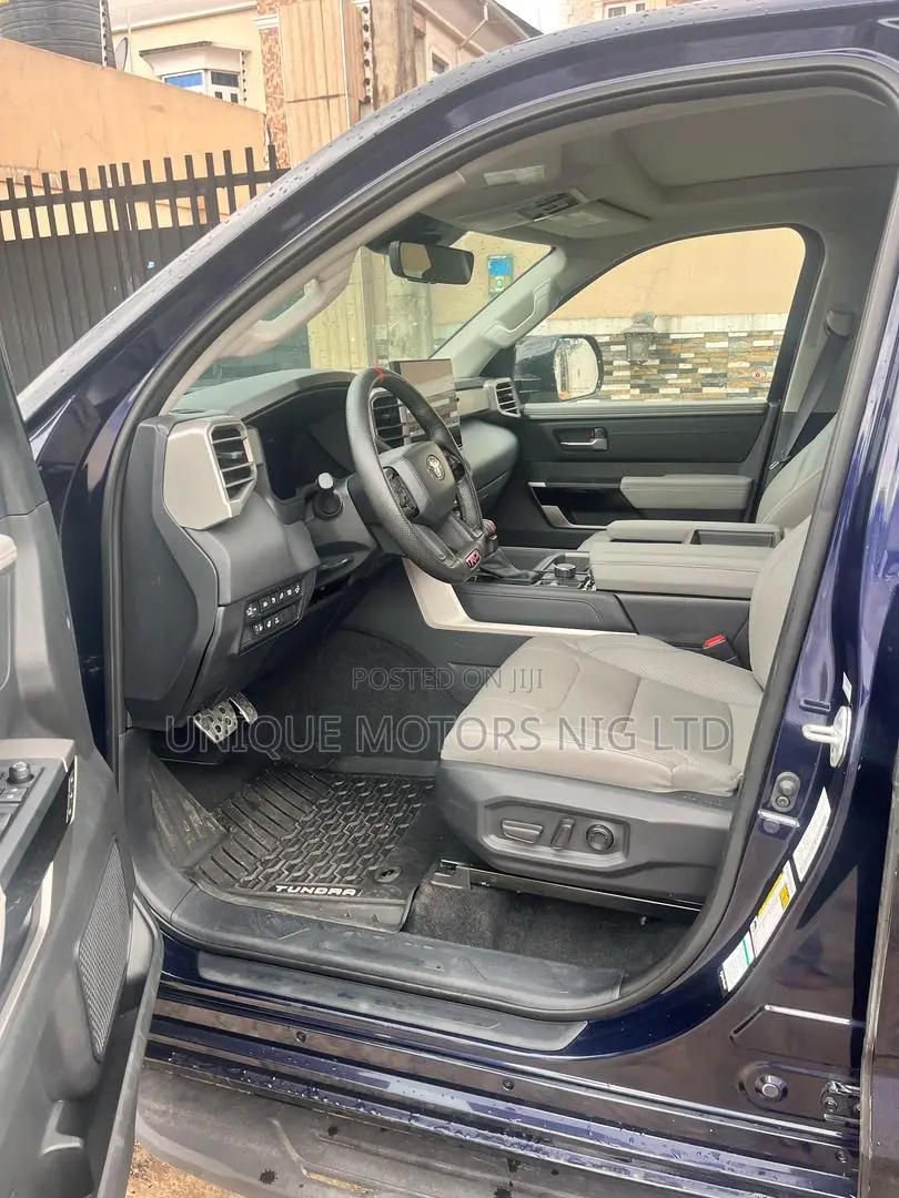 Toyota Tundra 2023 Blue