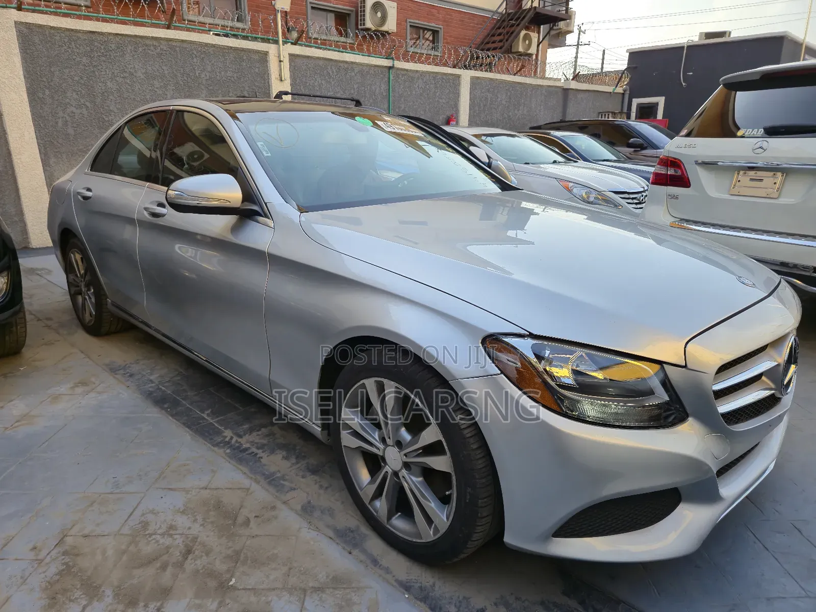 Mercedes-Benz C300 Luxury 4dr AWD 4Matic Sedan (2.0L 4cyl 7A) 2015