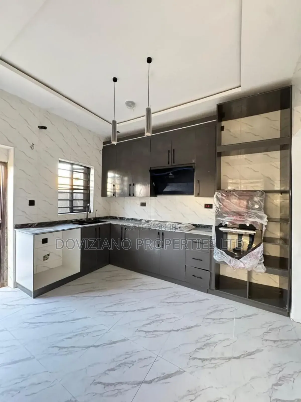 4bdrm Townhouse/Terrace in Ikota for sale