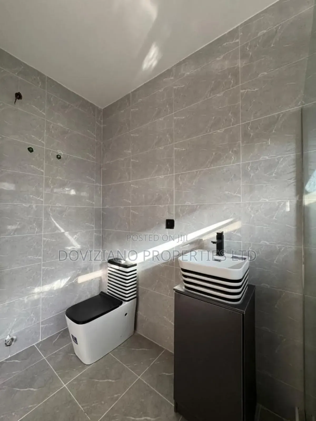 4bdrm Townhouse/Terrace in Ikota for sale