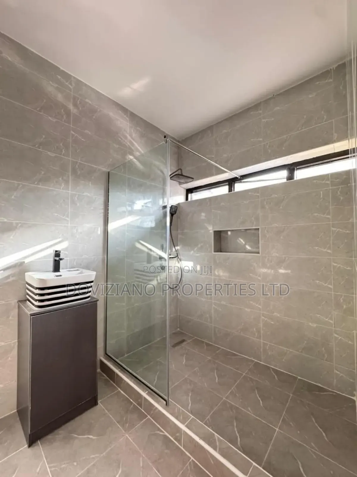 4bdrm Townhouse/Terrace in Ikota for sale
