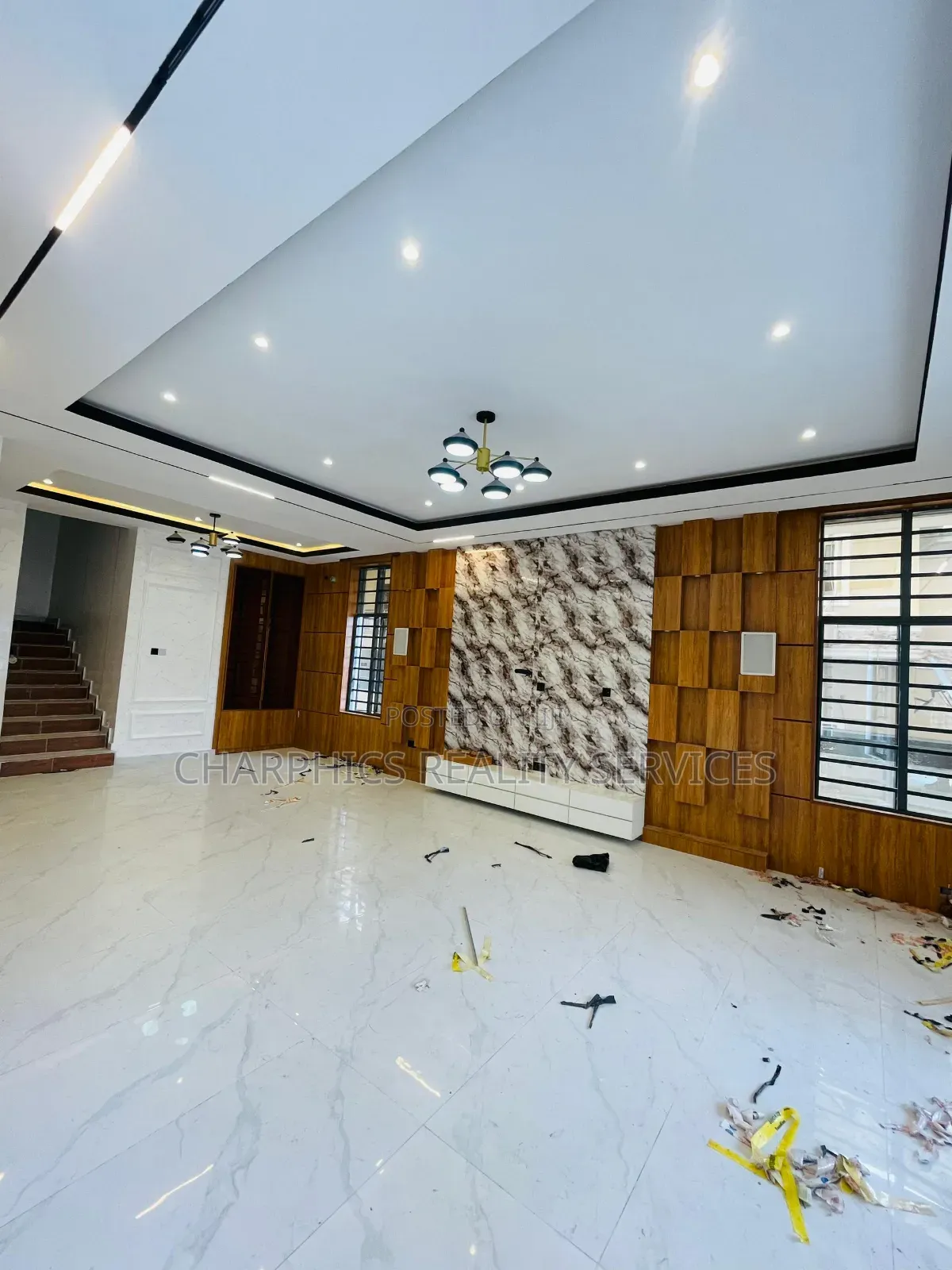 5bdrm Duplex in Chevron for sale