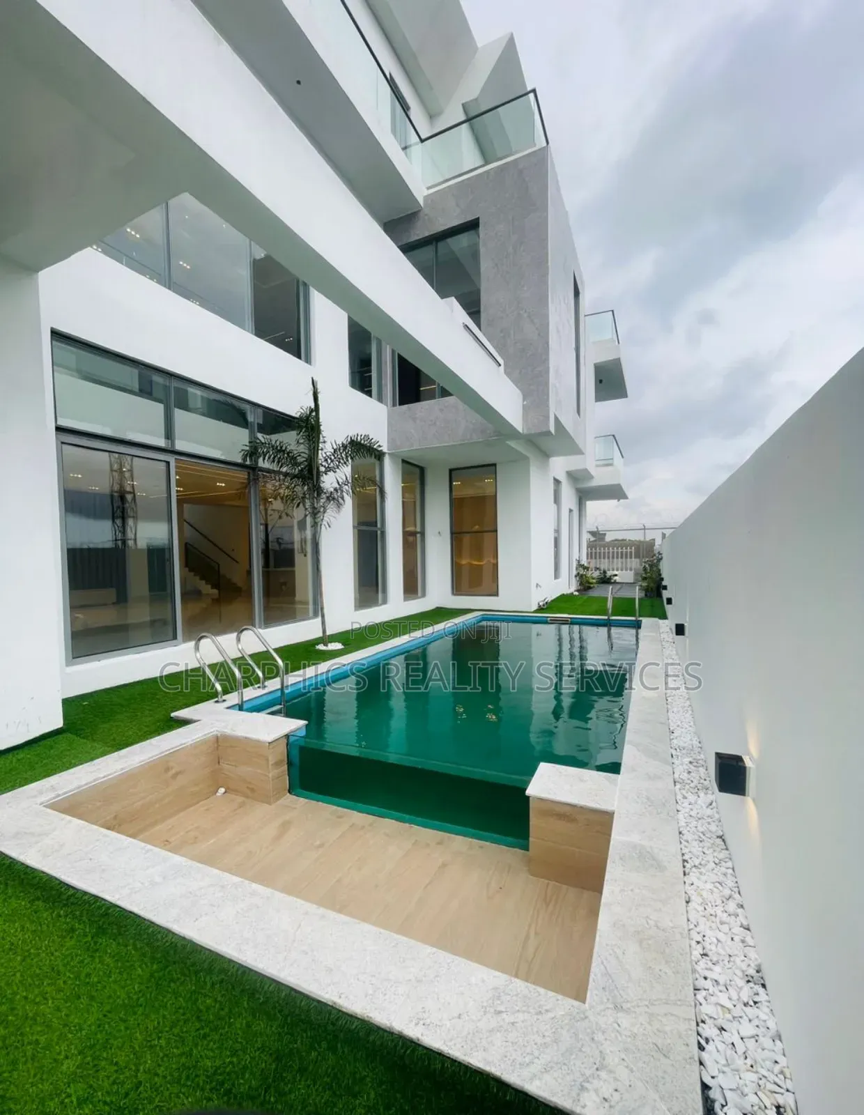 5bdrm Duplex in Osapa london for sale