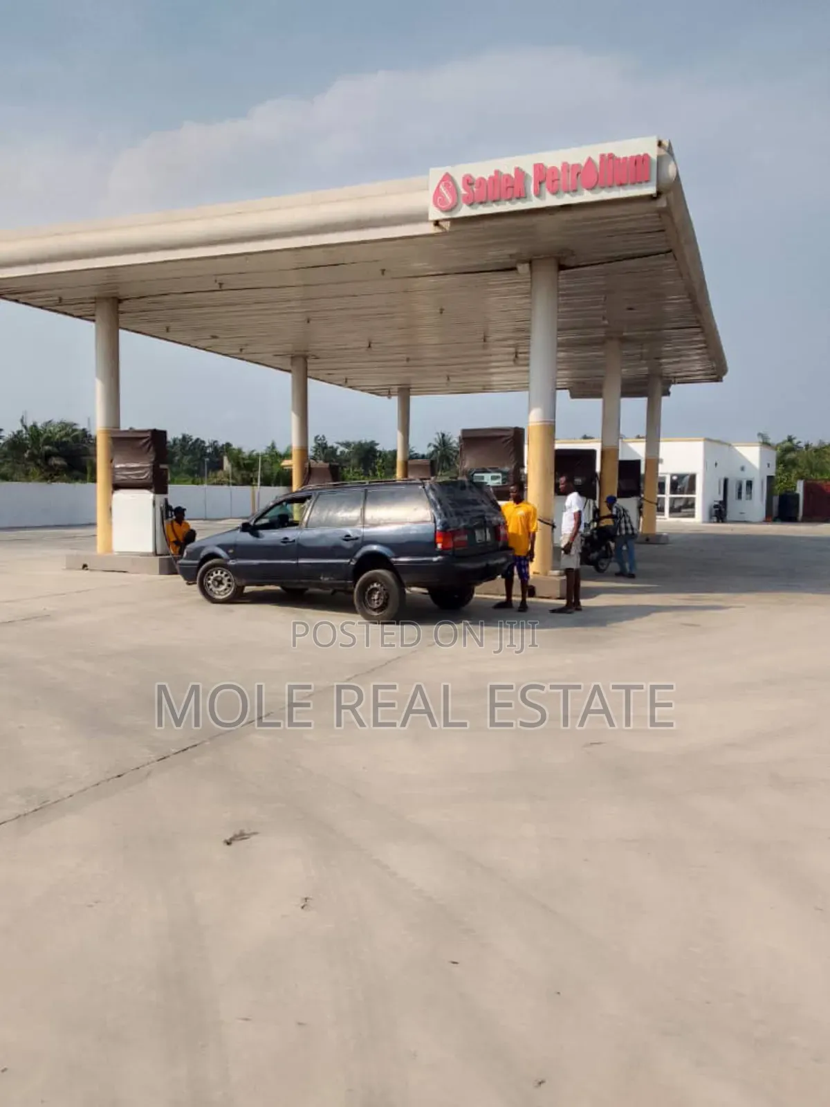 2,244sqm Non Function Filling Station Dopemu Abeokuta Exp.