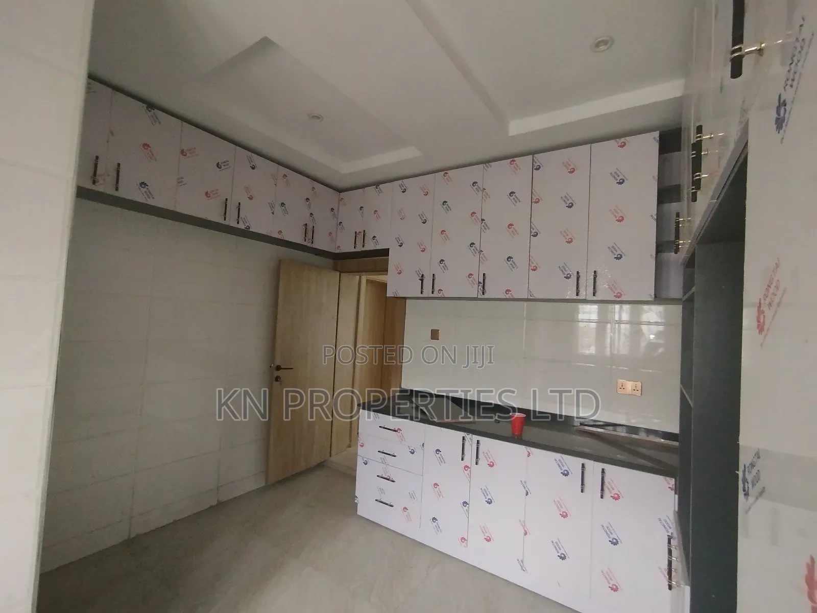 4bdrm Townhouse / Terrace in Mabushi for rent