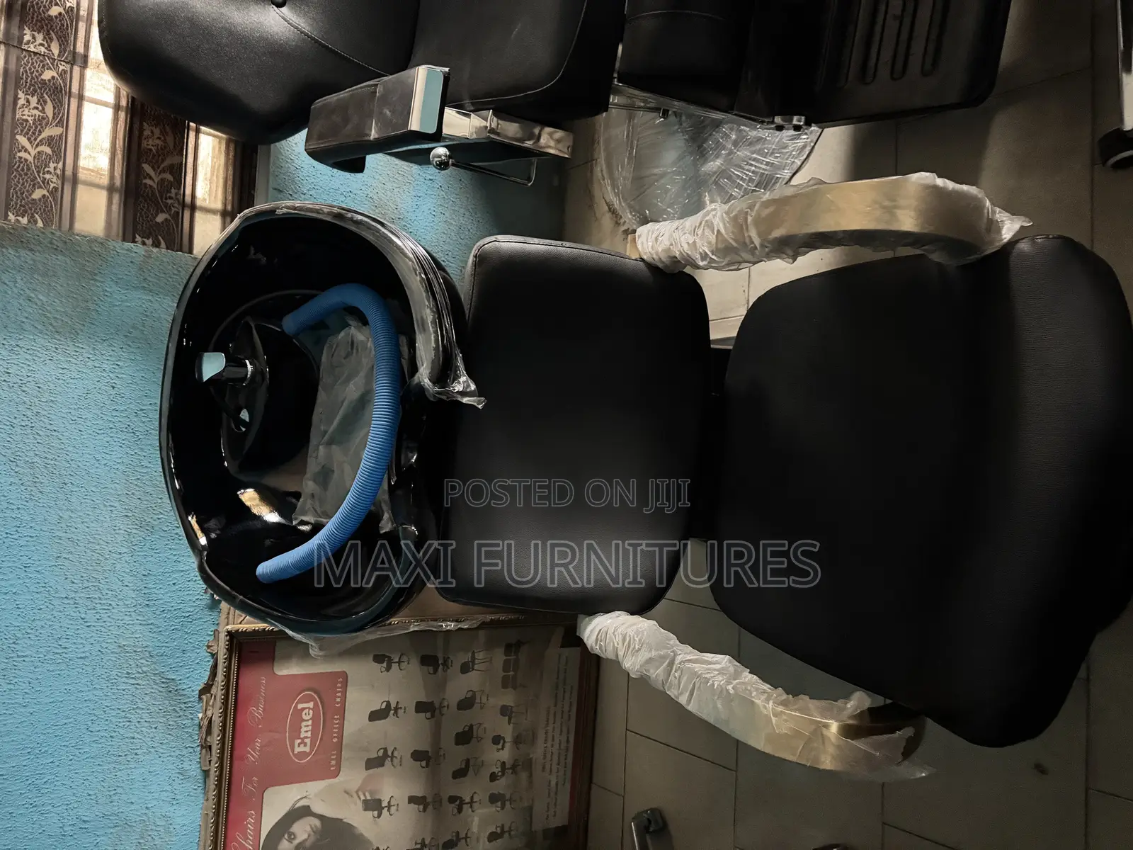 Salon Backwash Chair With a Shampoo Basin
