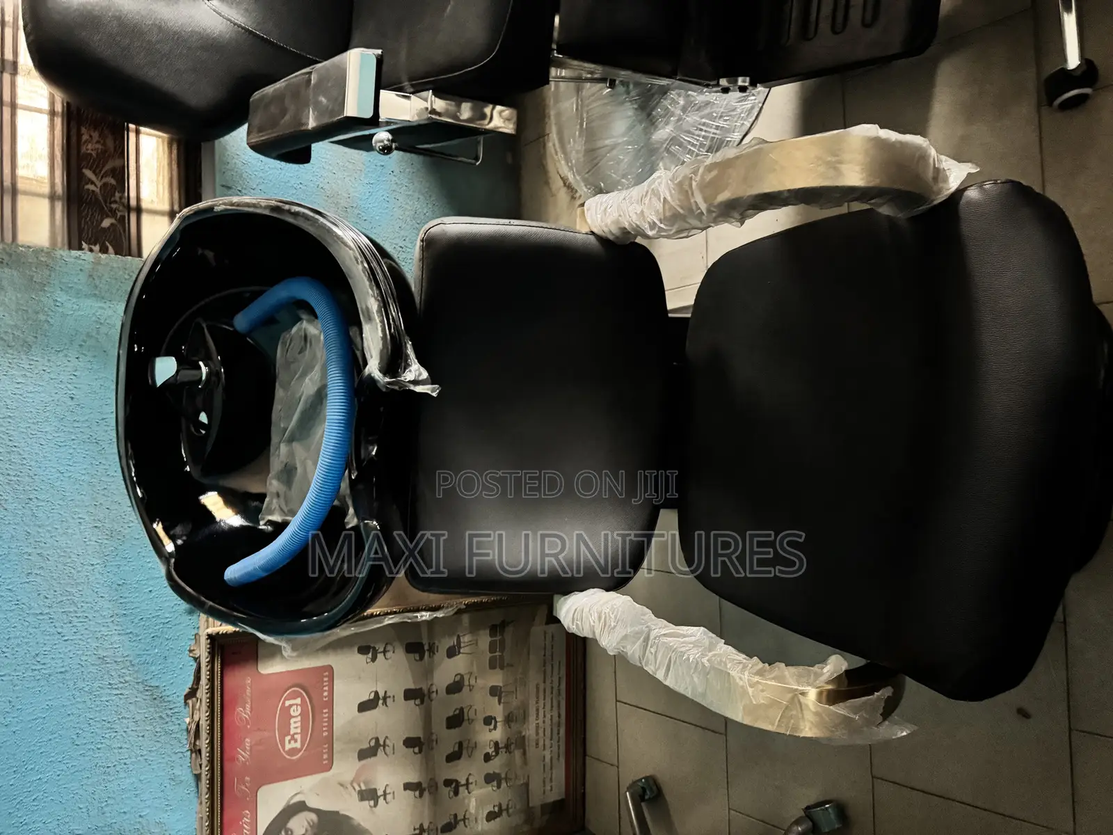Salon Backwash Chair With a Shampoo Basin