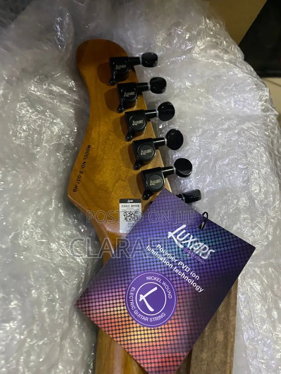 Luxars S-G37 Electric Guitar.