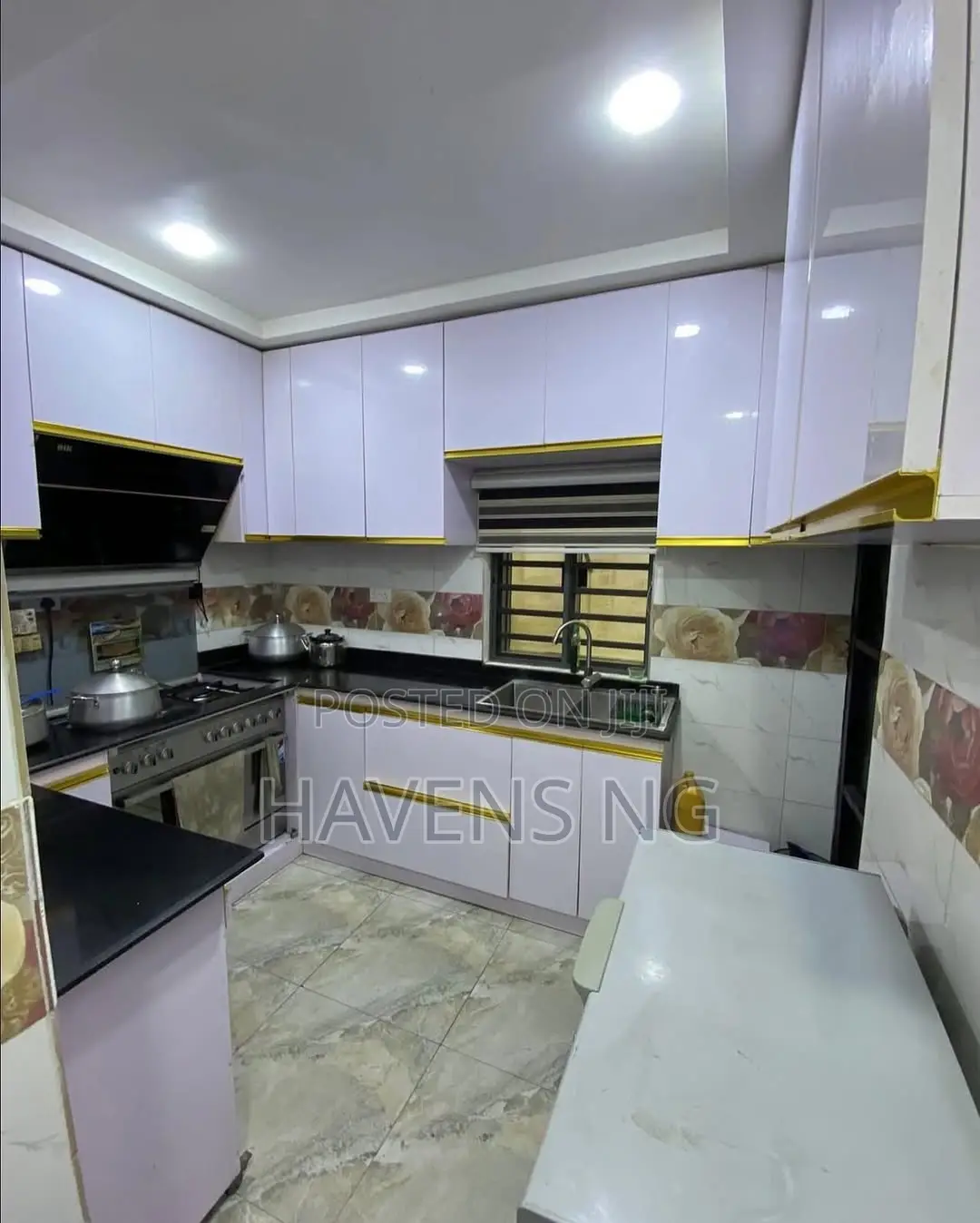 Furnished 3bdrm Duplex in Shell Location for sale
