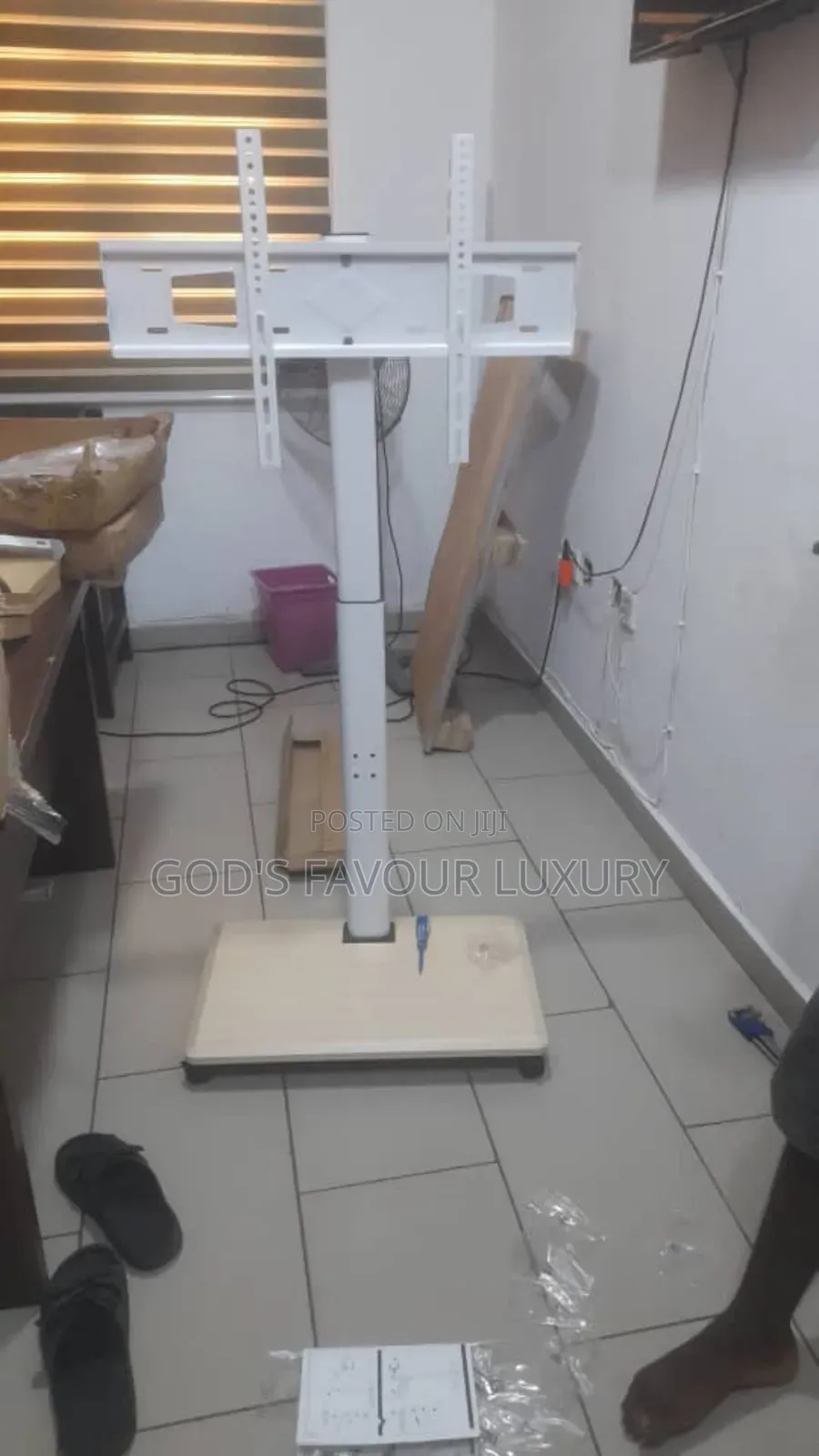 Mobile Tv Stand With Classic Strong Hanger