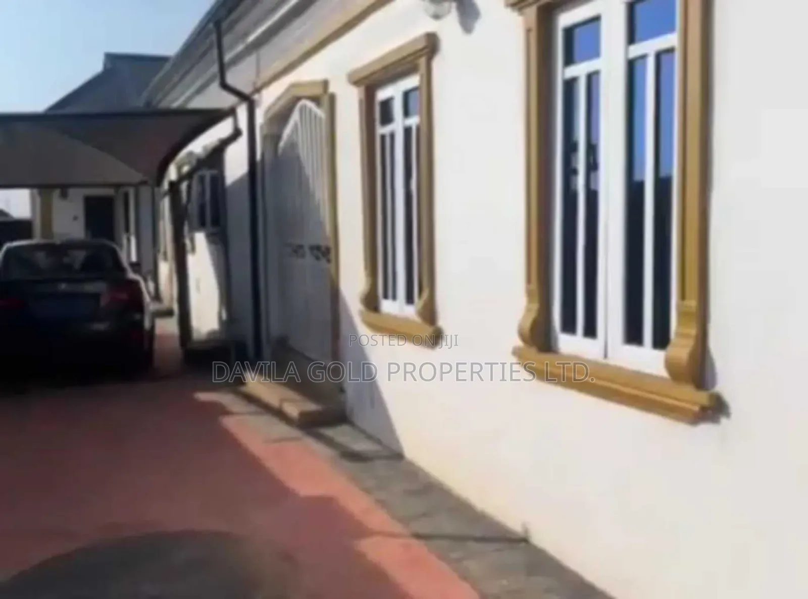 8bdrm Block of Flats in Benin City for sale