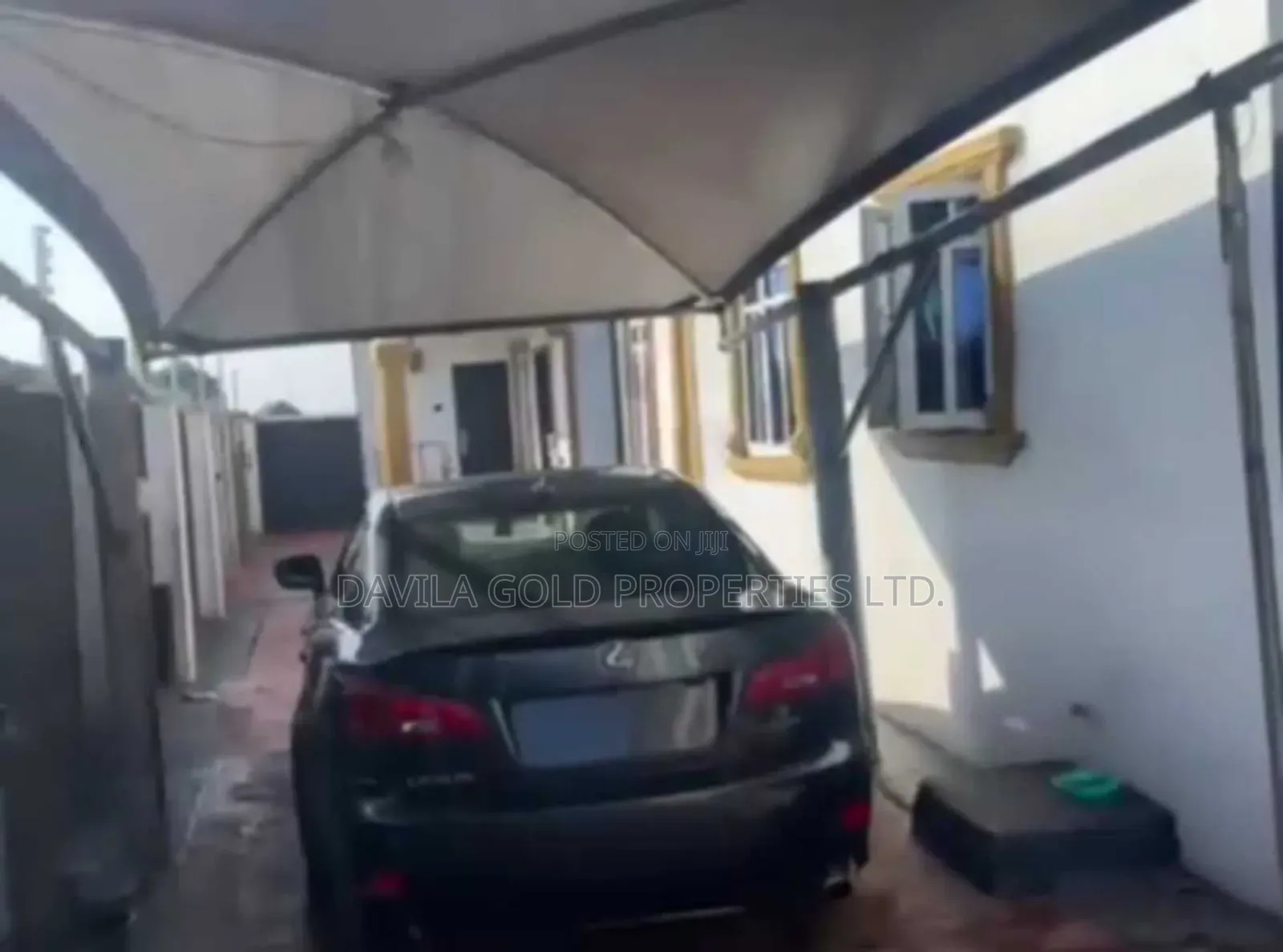 8bdrm Block of Flats in Benin City for sale
