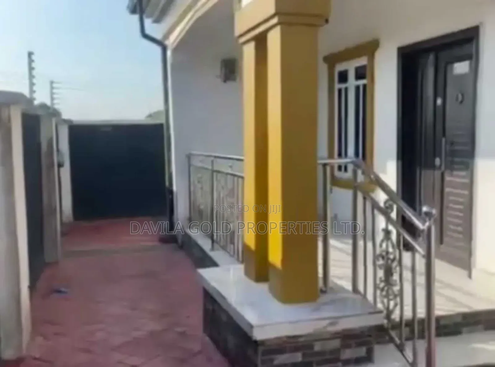 8bdrm Block of Flats in Benin City for sale
