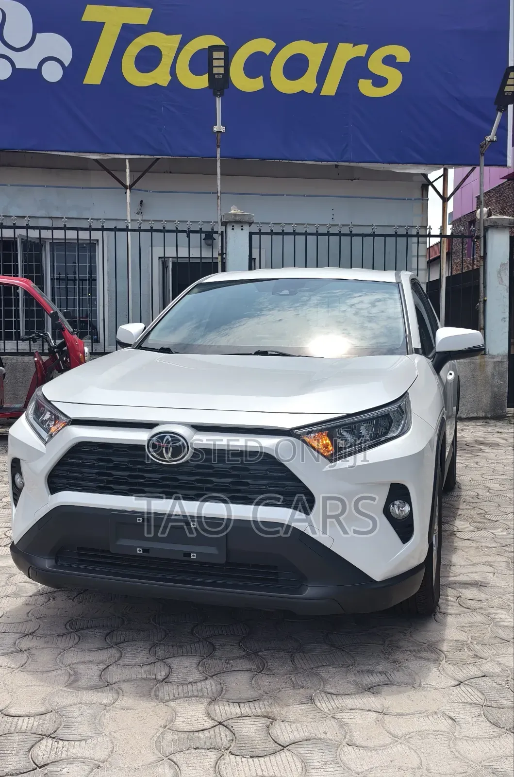 Toyota RAV4 XLE 2021 White