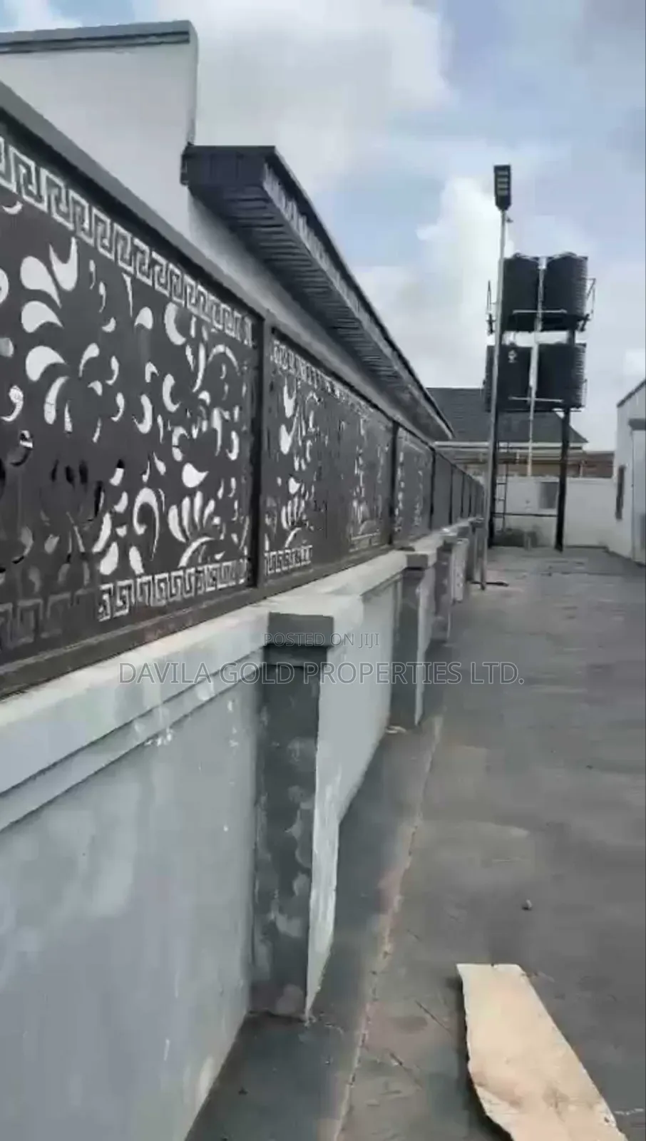 8bdrm Block of Flats in Benin City for sale