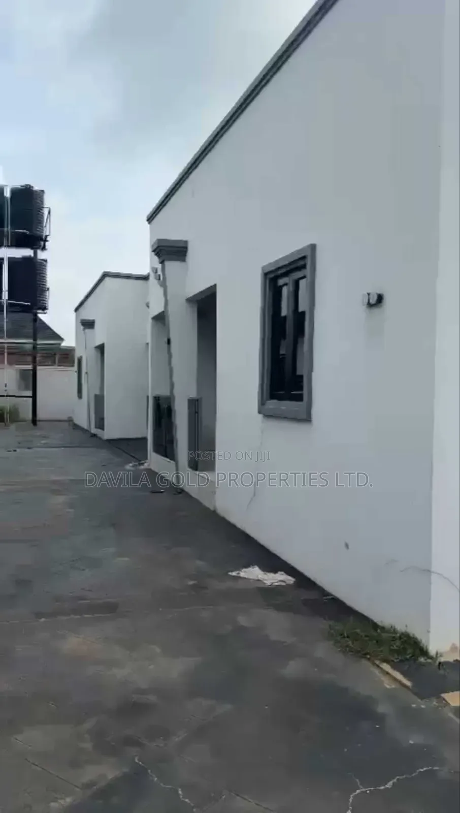 8bdrm Block of Flats in Benin City for sale