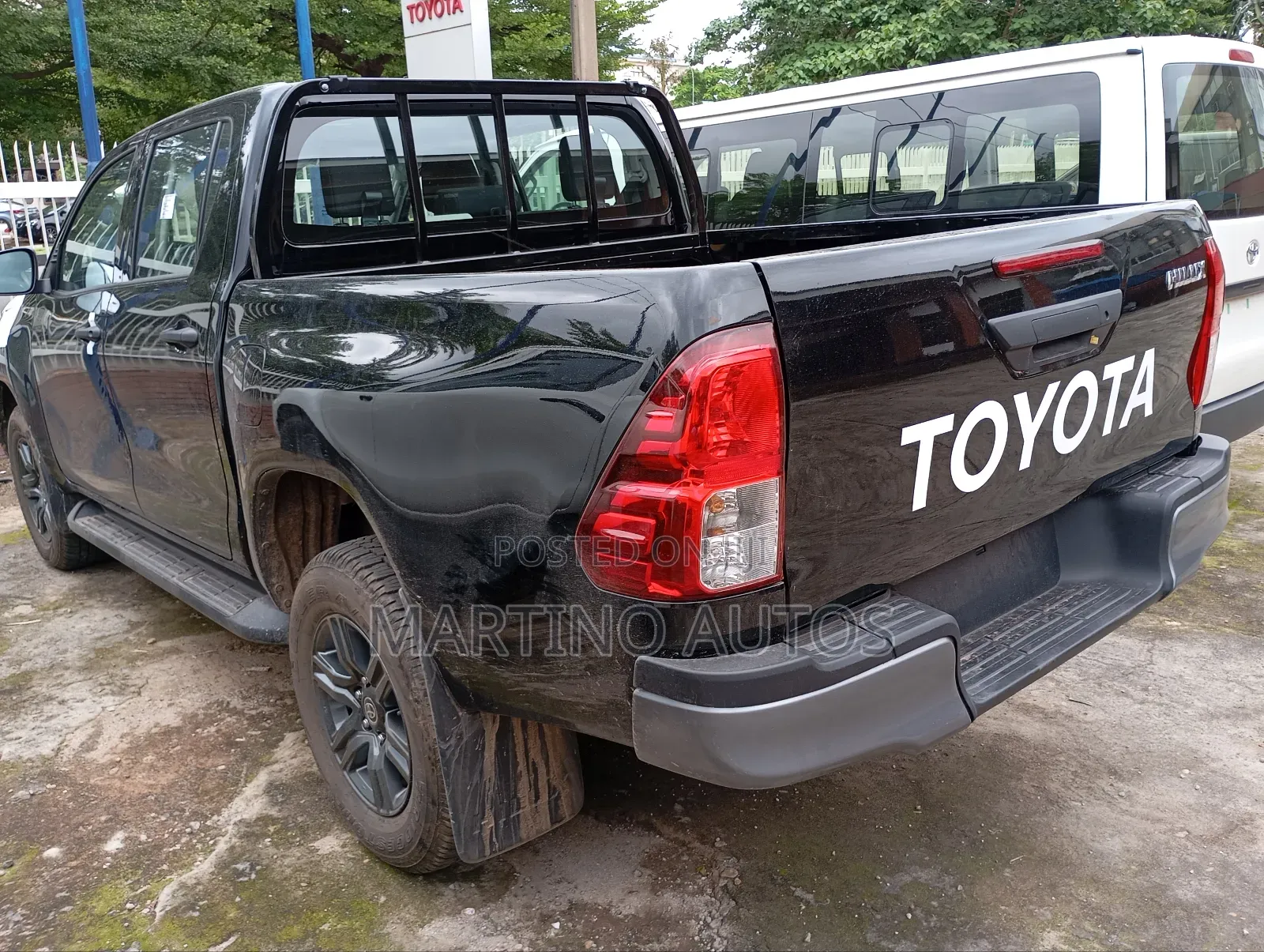 New Toyota Hilux 2025 Black