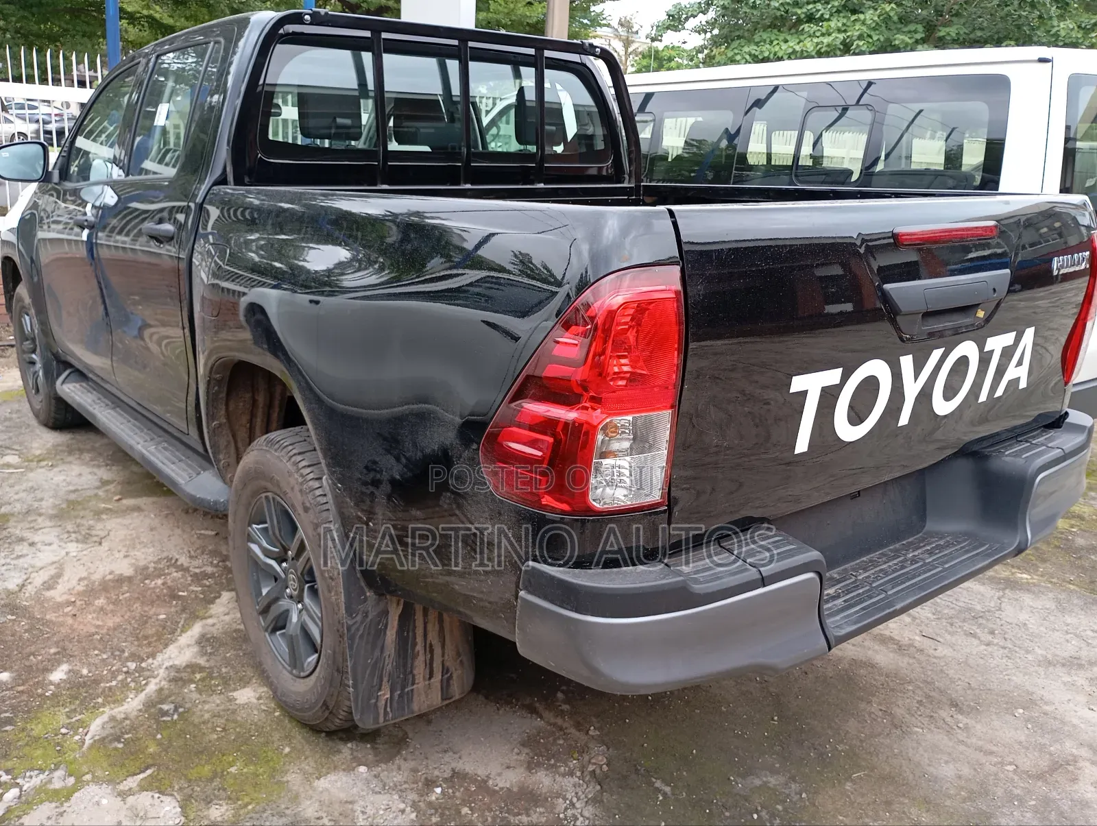 New Toyota Hilux 2025 Black