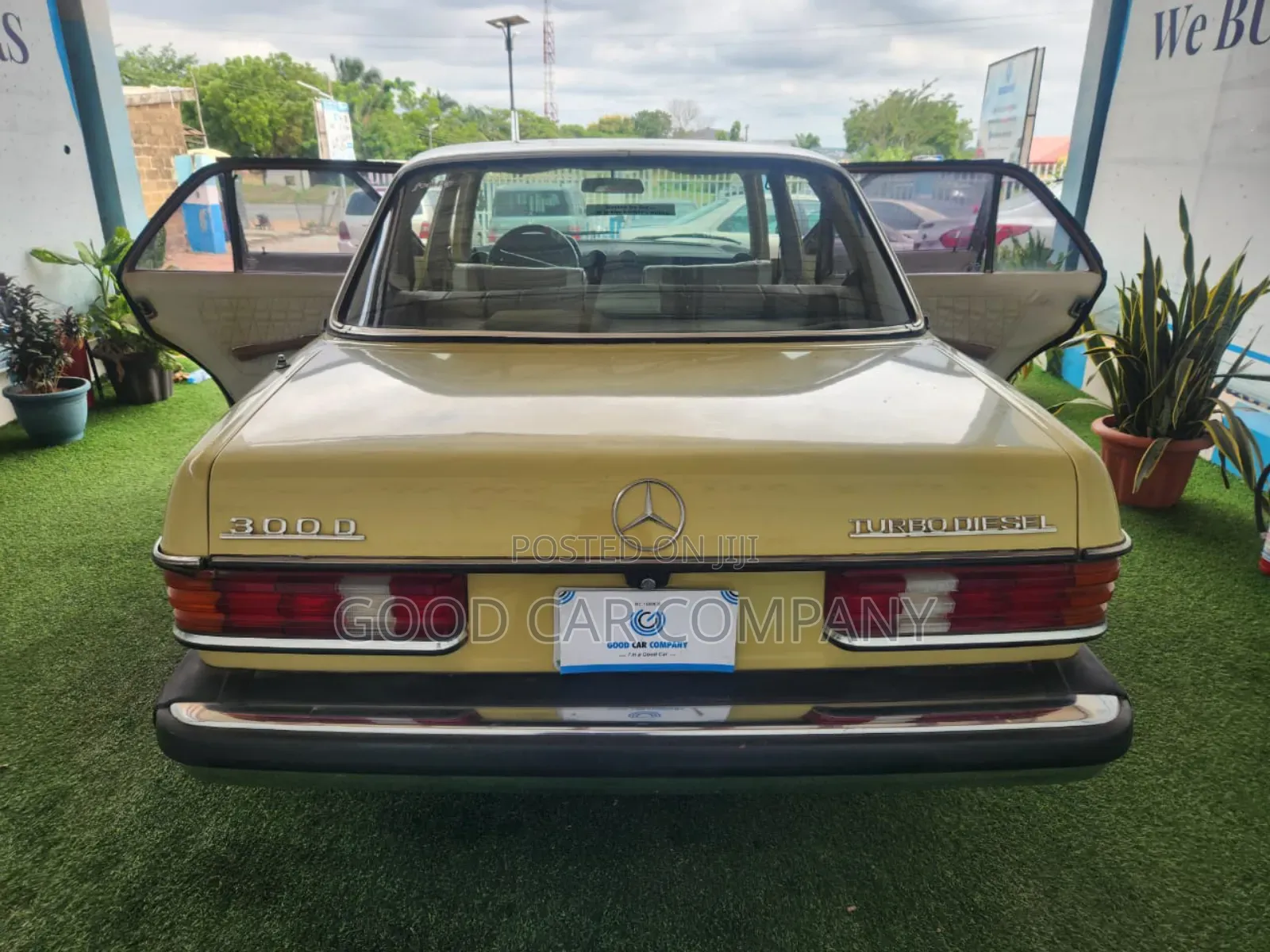 Mercedes-Benz 300D 1979 Yellow