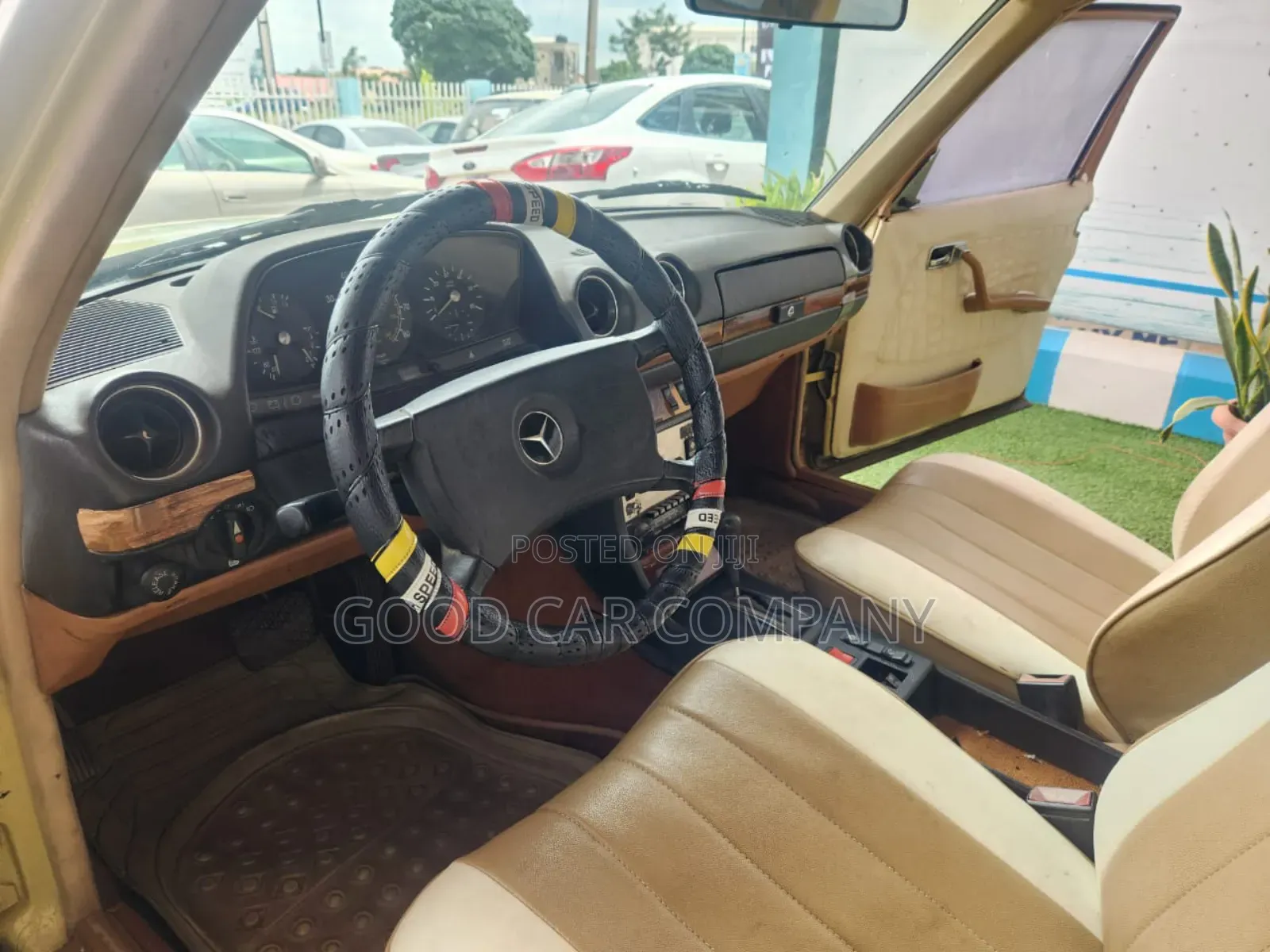 Mercedes-Benz 300D 1979 Yellow