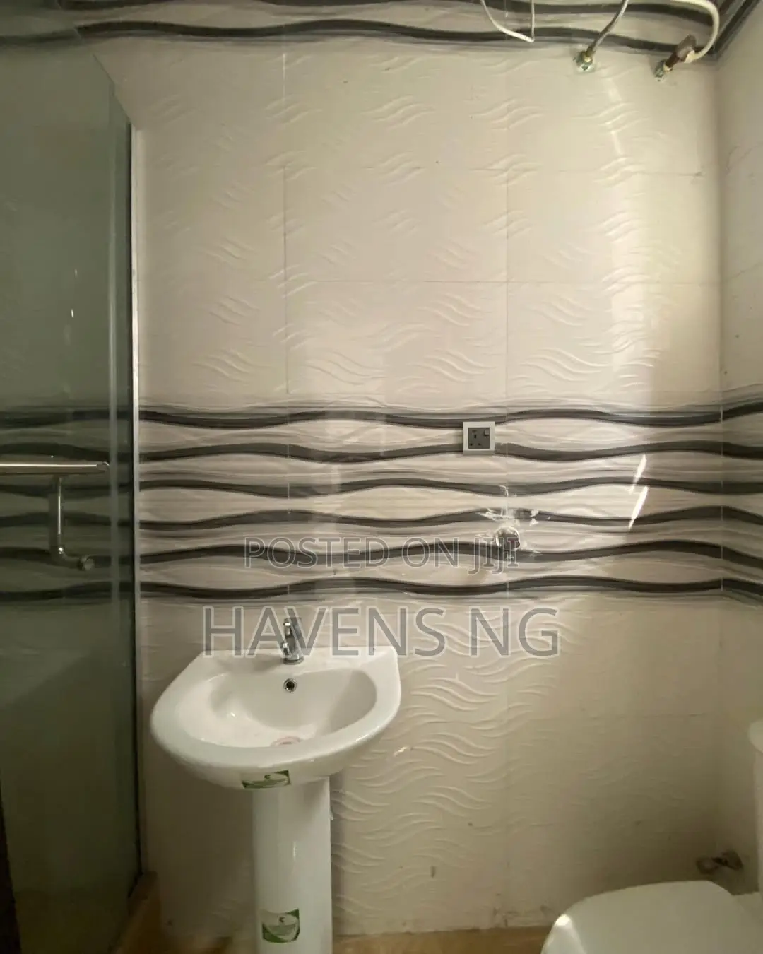 4bdrm Duplex in Agungi for sale