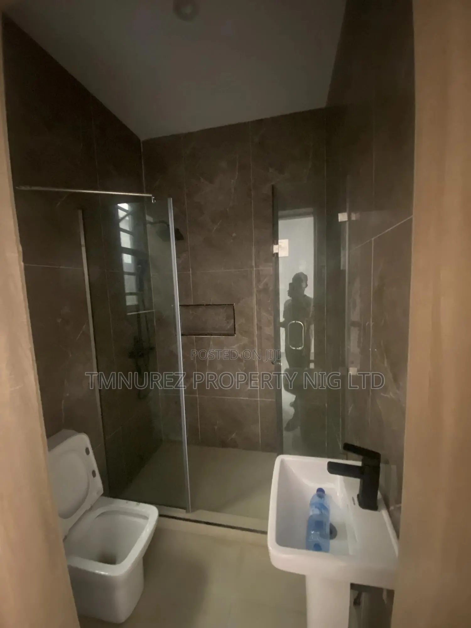 5bdrm Duplex in Ologolo, Lekki for sale