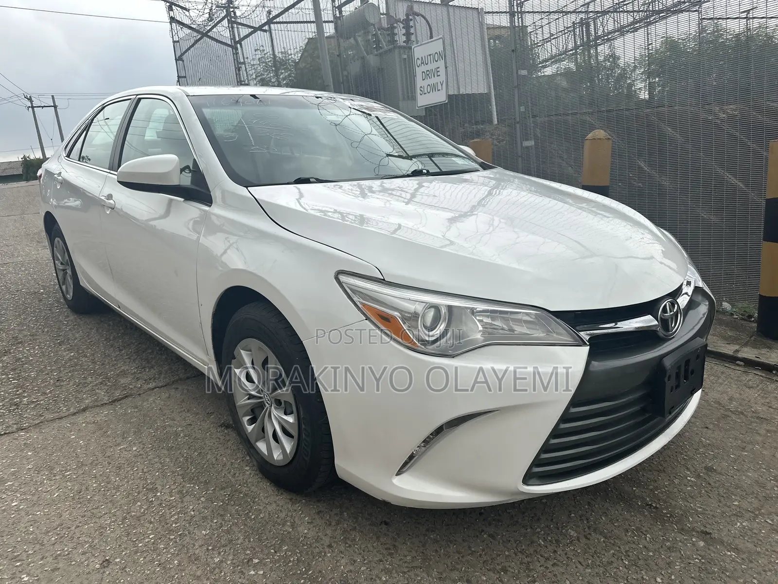 Toyota Camry LE 4dr Sedan (2.5L 4cyl 6A) 2017 White