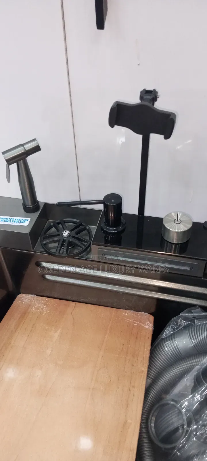 Luxury Kitchen Sink With Phone Stand