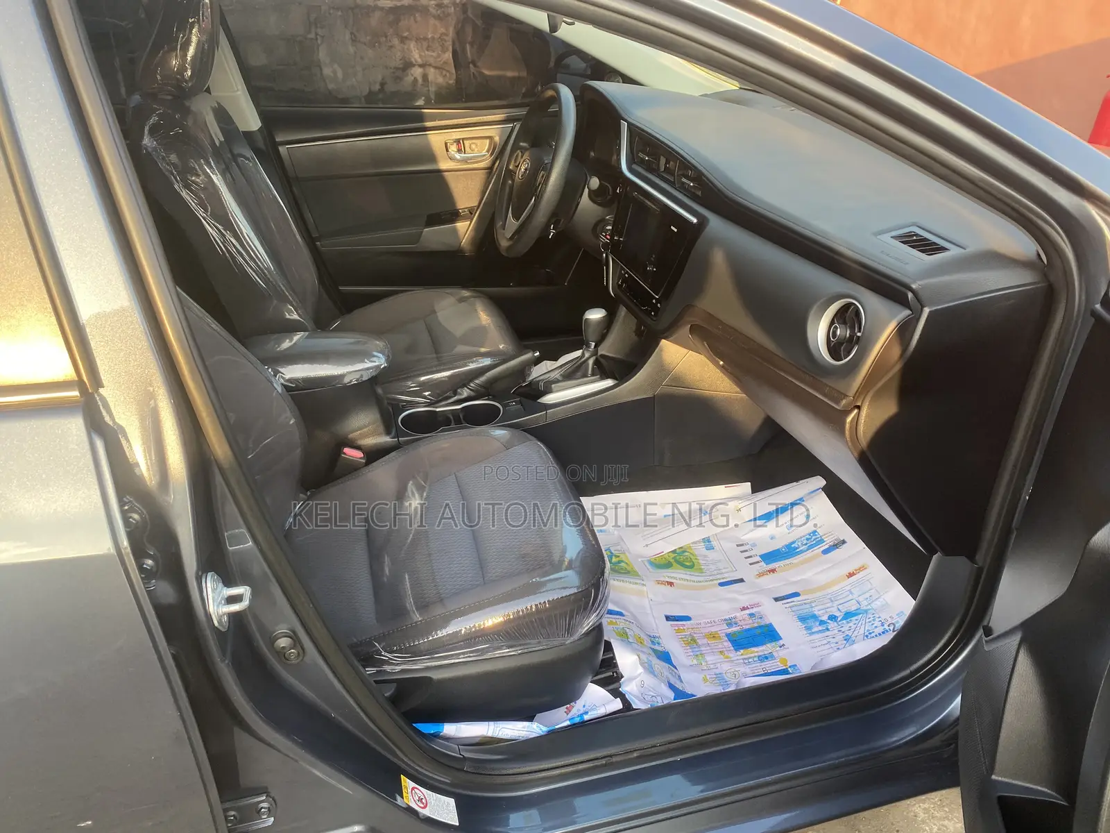 Toyota Corolla LE 4dr Sedan (1.8L 4cyl CVT) 2017 Gray