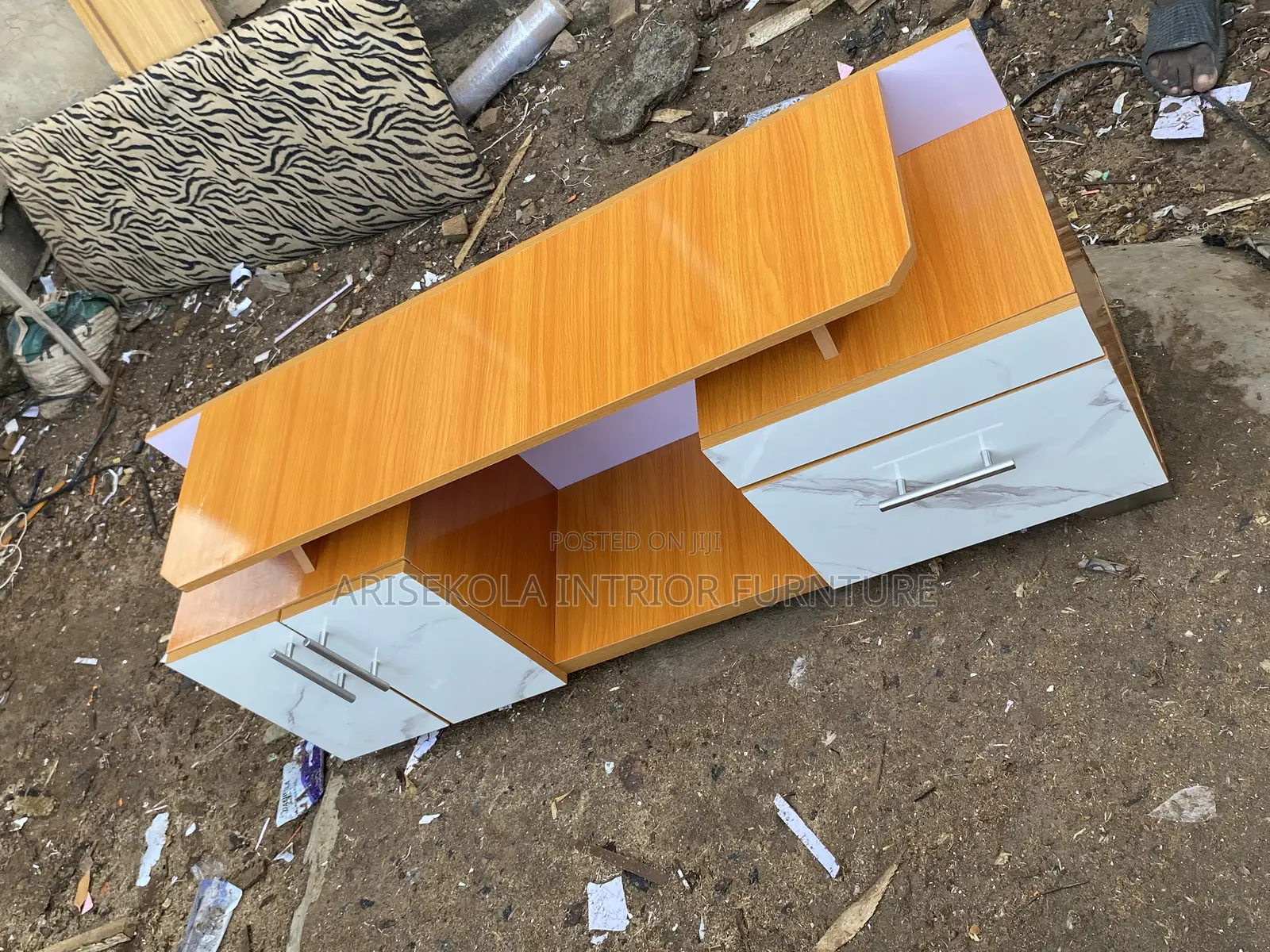 Arisekola Interior Furniture Maker